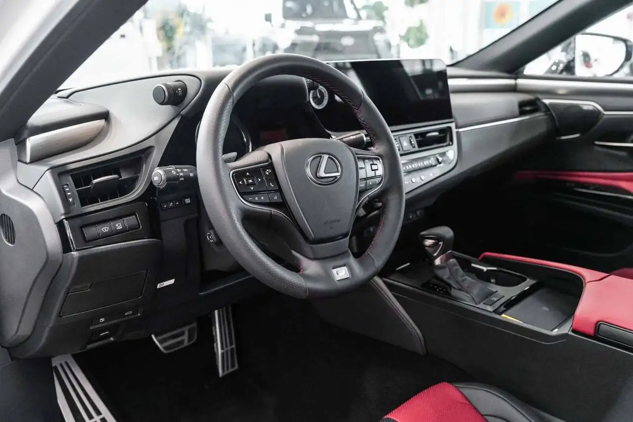 Lexus ES снимка Lexus ES