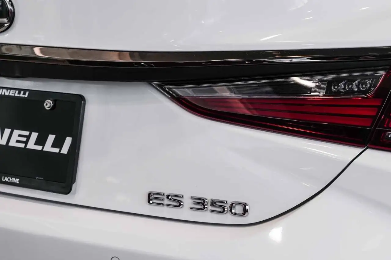 Lexus ES снимка Lexus ES