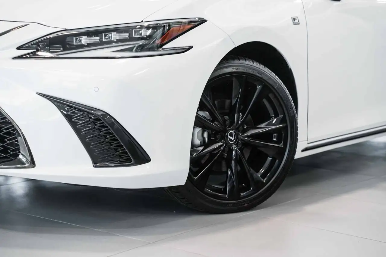 Lexus ES снимка Lexus ES