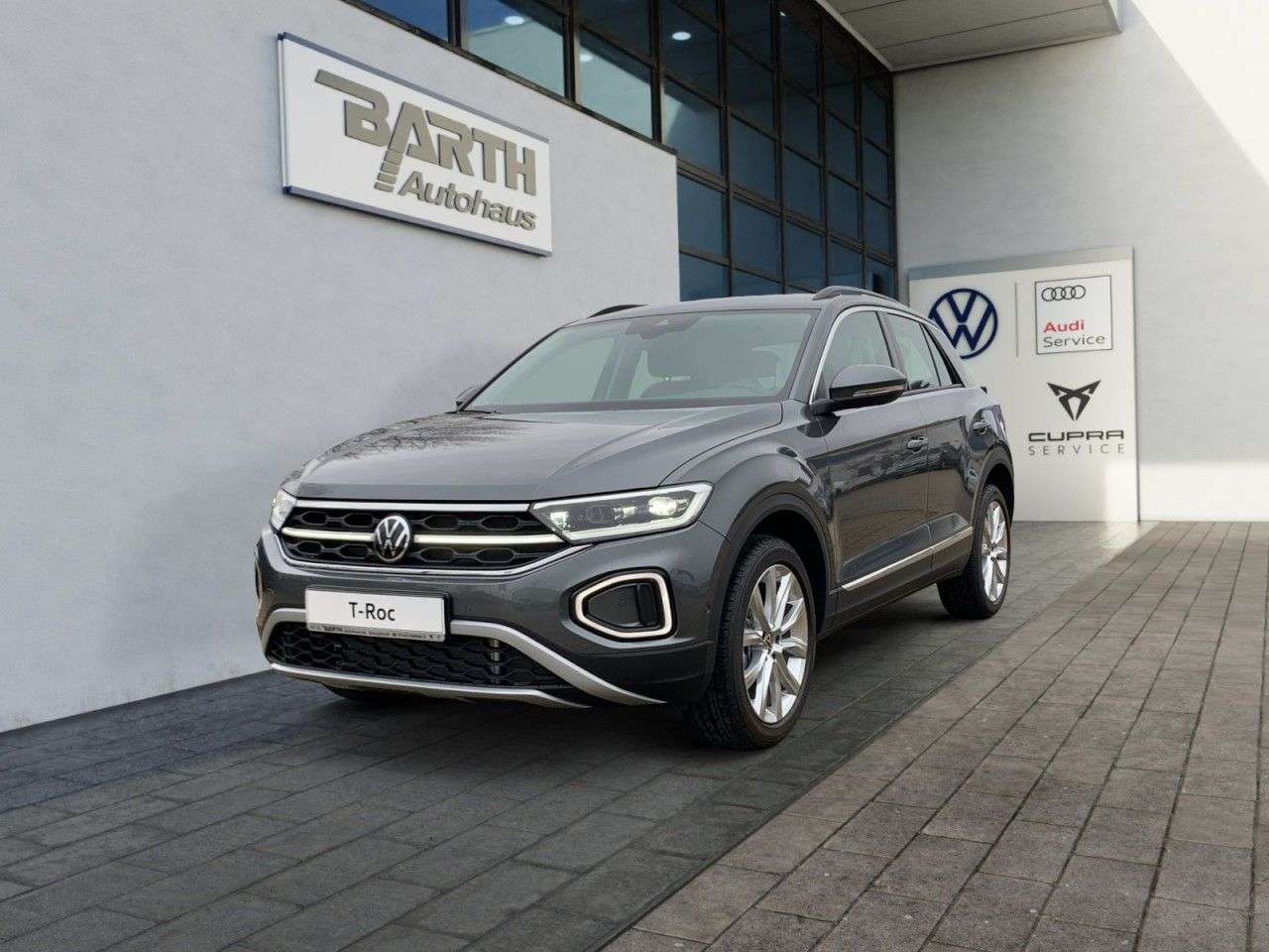 Volkswagen T-Roc — Volkswagen T-Roc Style 1.5 l TSI+DSG+AHK+ACC+NAVI+LED-MATRI