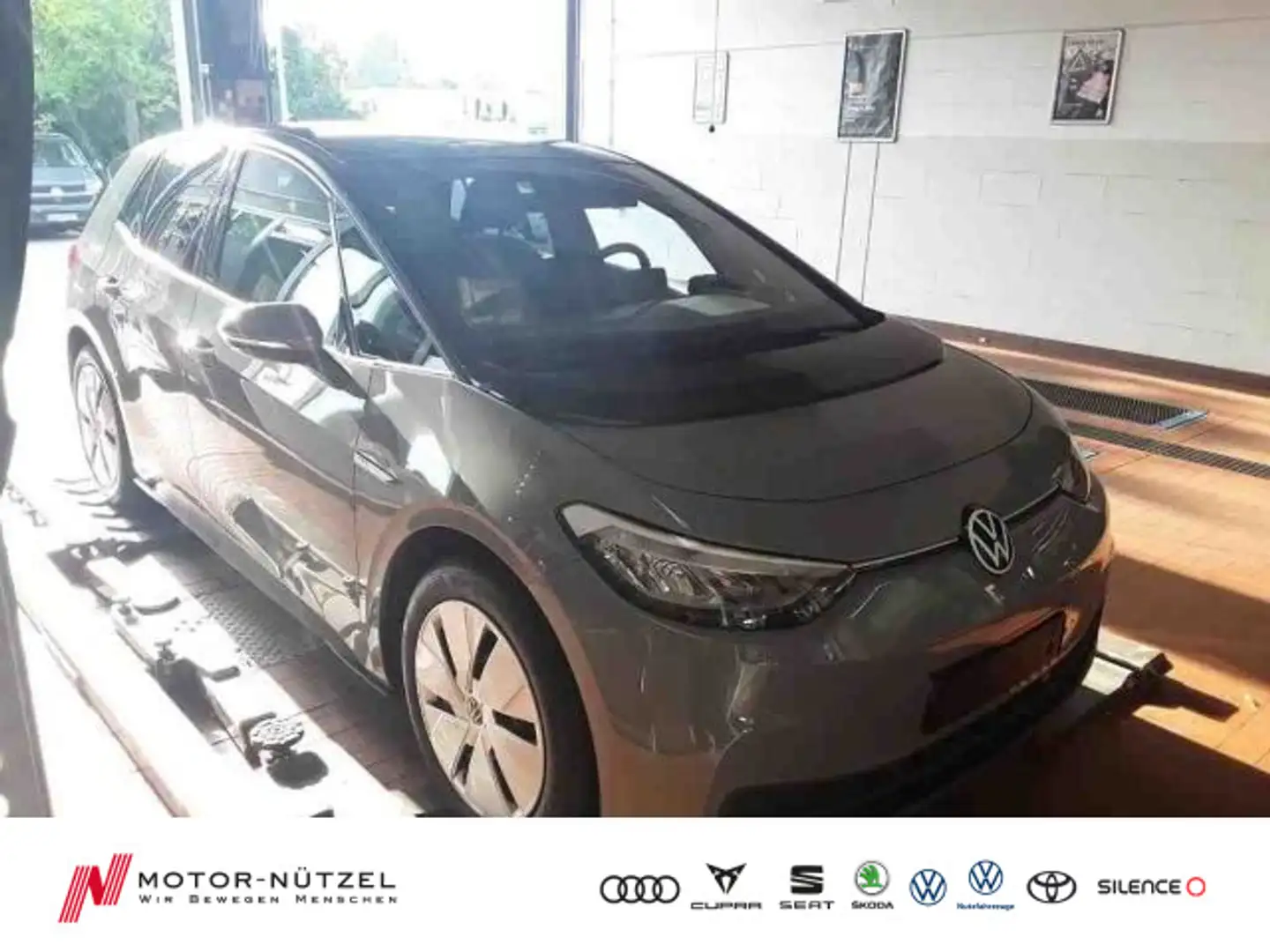 Volkswagen ID.3 150 kW Pro PERFORMANCE LED+NAVI+ACC+SHZ+CCS Grau - 1