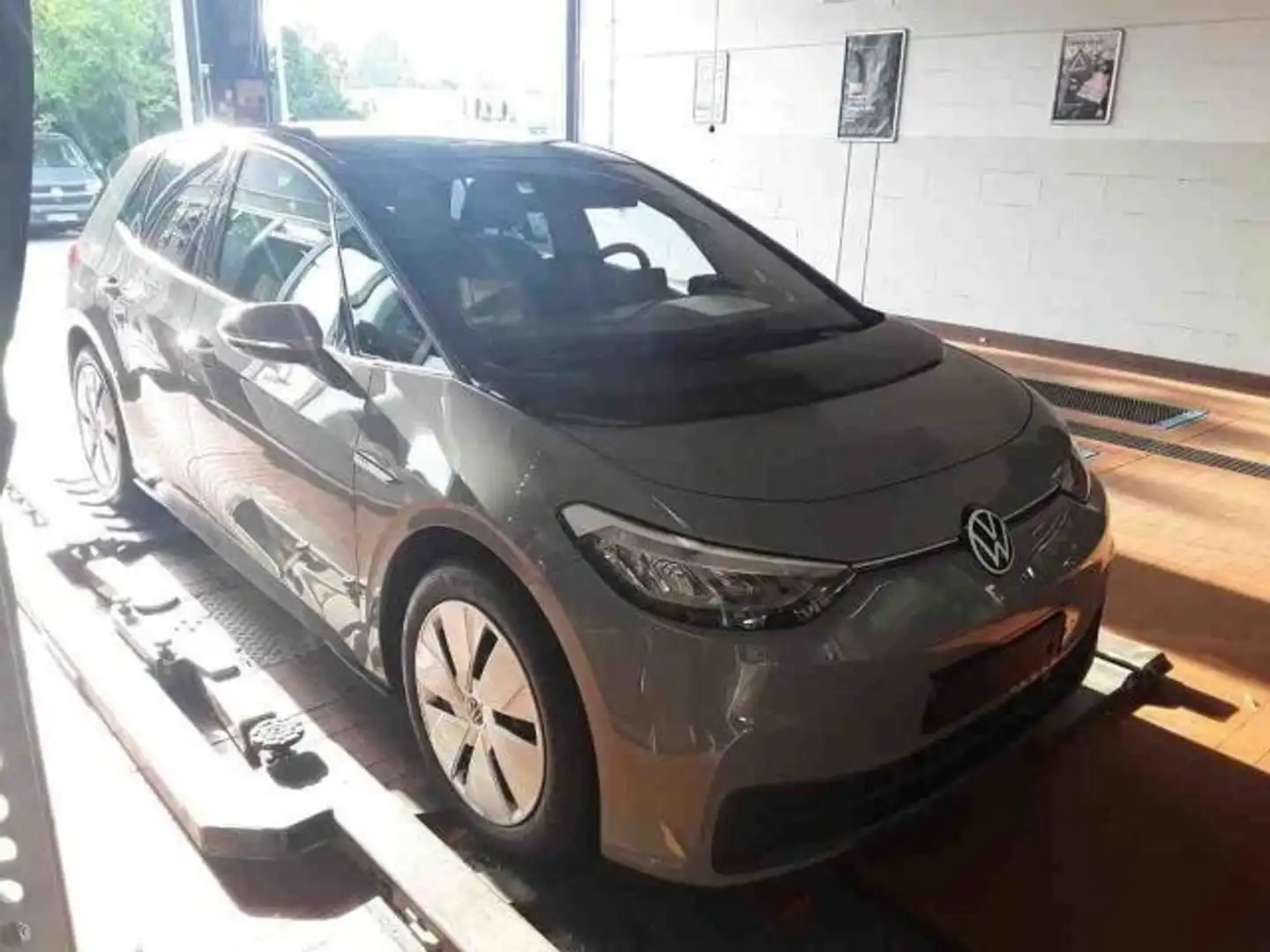 Volkswagen ID.3 150 kW Pro PERFORMANCE LED+NAVI+ACC+SHZ+CCS Grau - 2