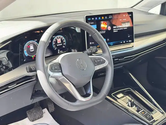 Volkswagen Golf view 18