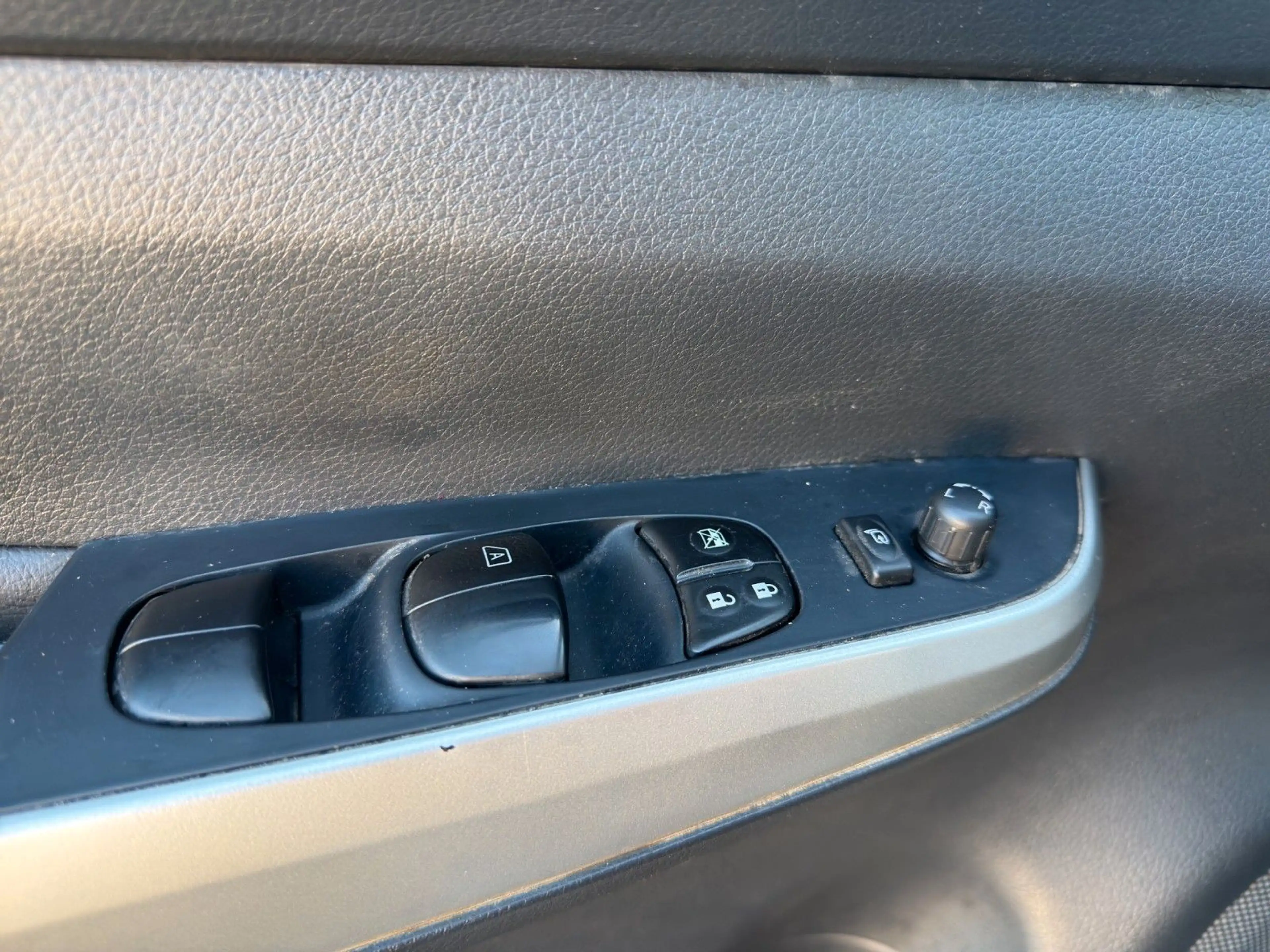 Nissan Navara NP300 Tekna Double Cab 4x4,Leder,LED — photo 25
