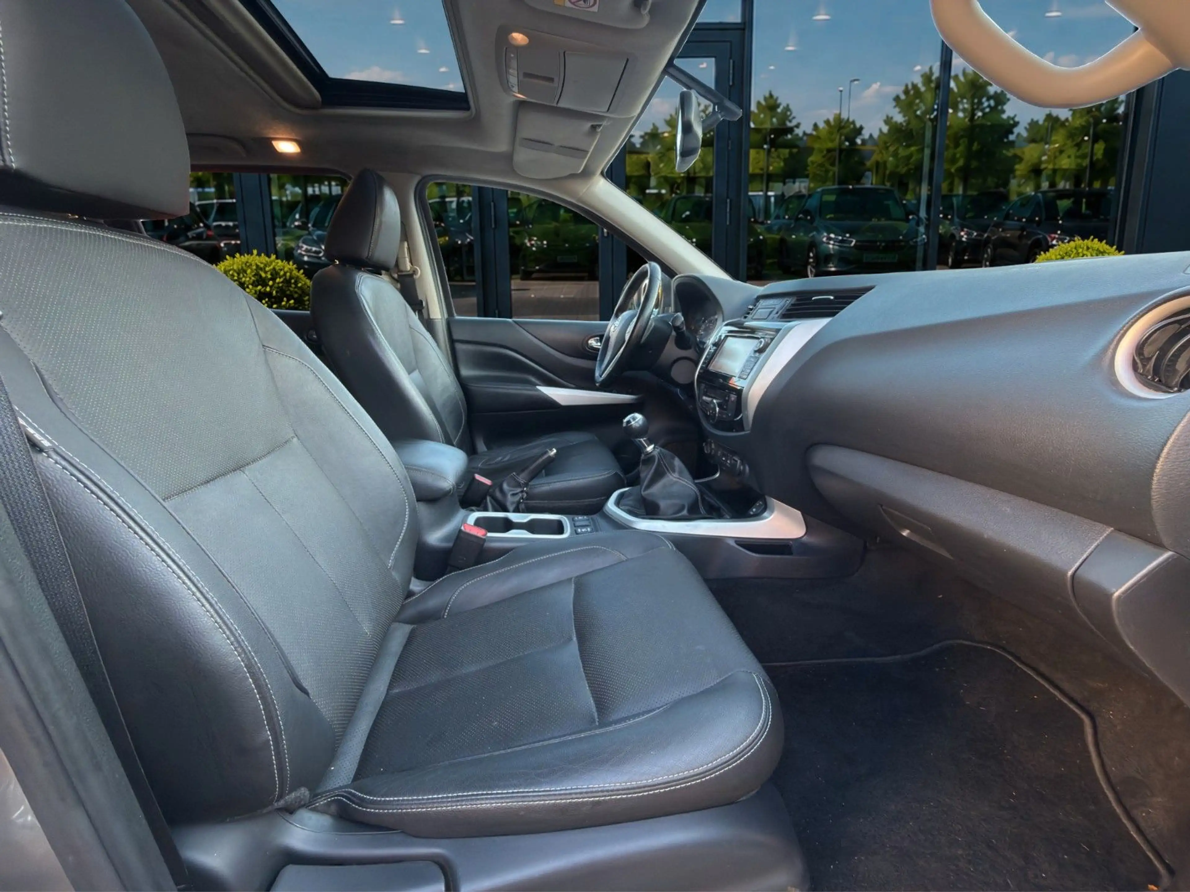 Nissan Navara NP300 Tekna Double Cab 4x4,Leder,LED — photo 17