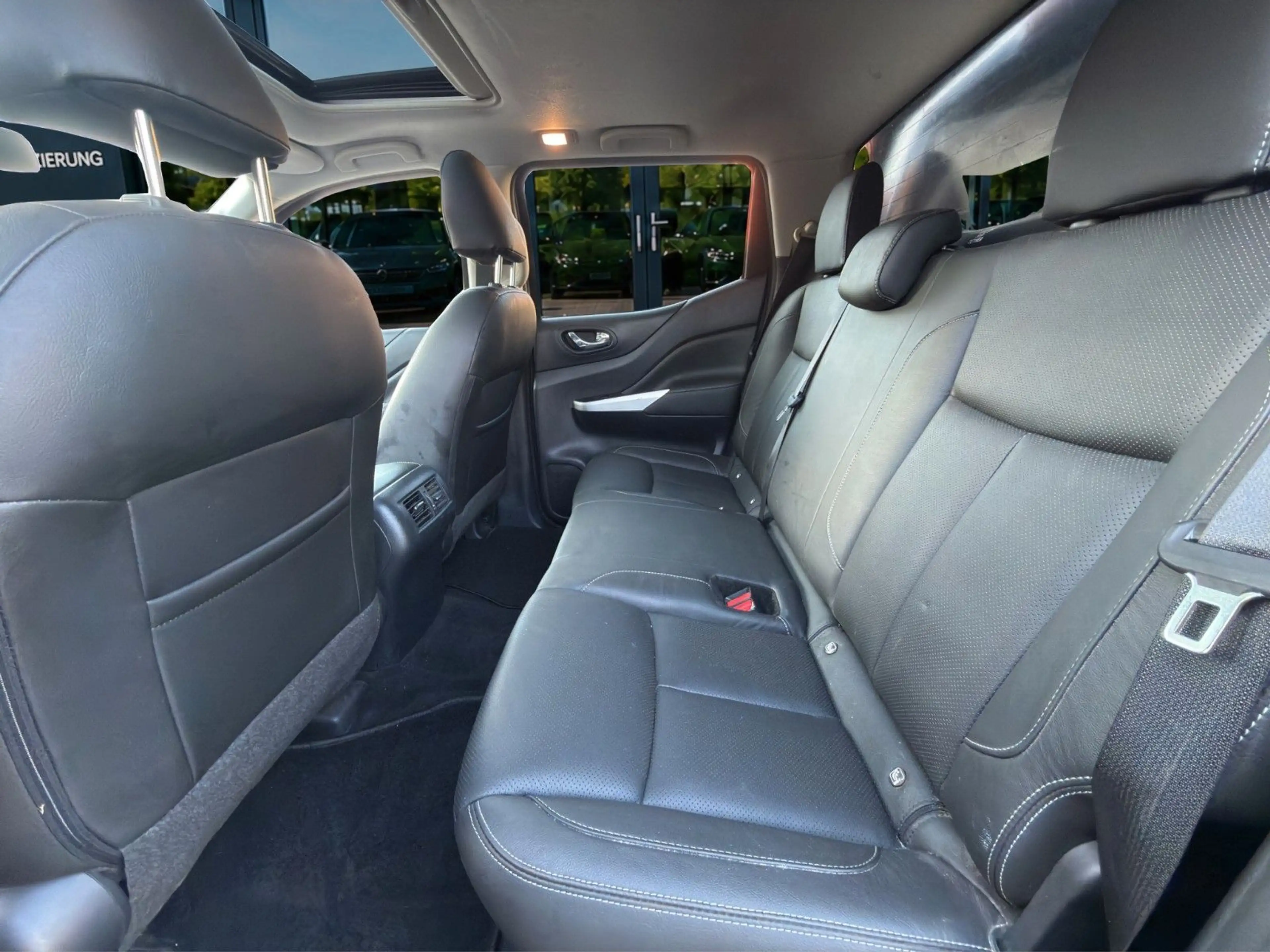 Nissan Navara NP300 Tekna Double Cab 4x4,Leder,LED — photo 11