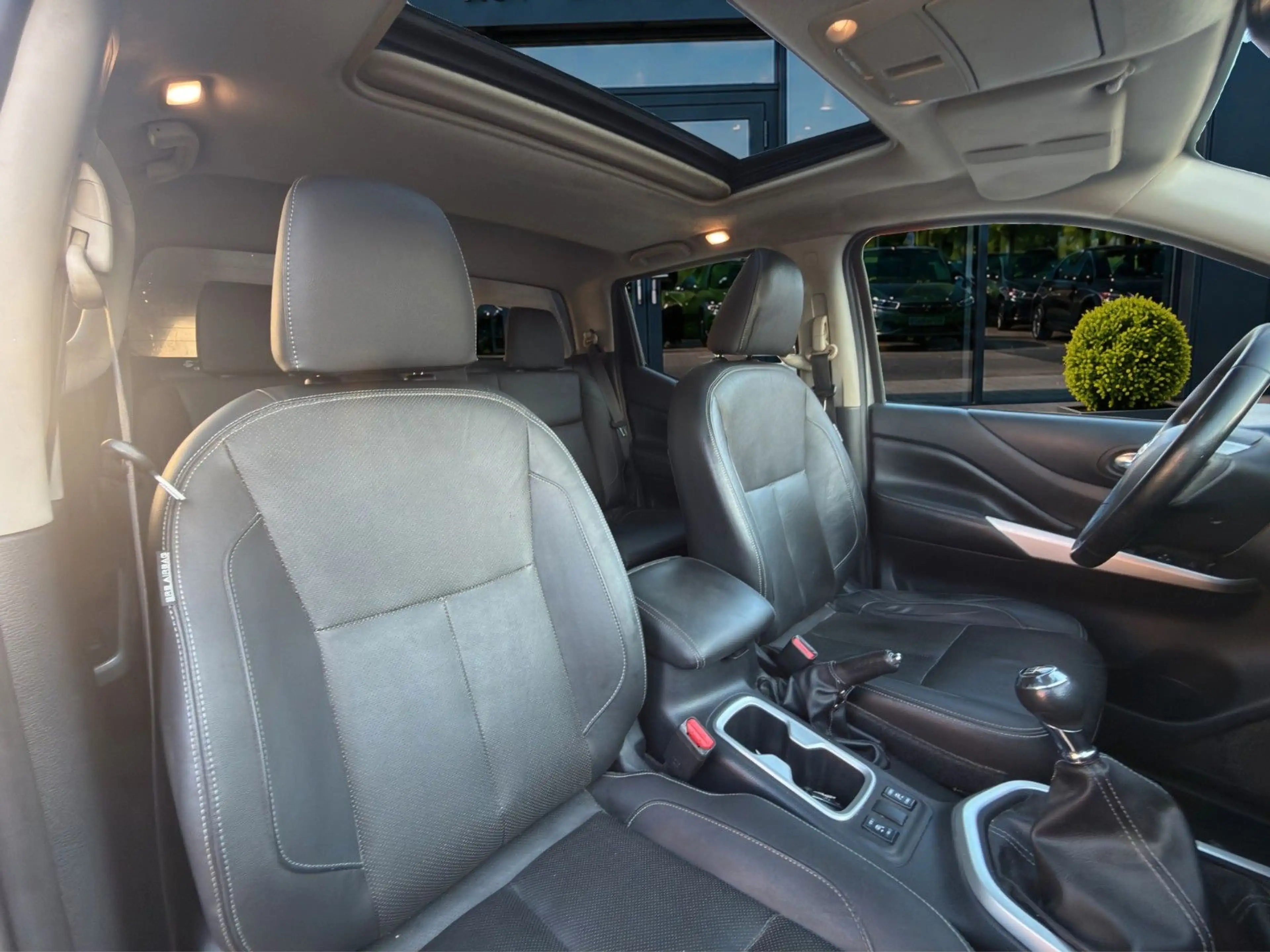 Nissan Navara NP300 Tekna Double Cab 4x4,Leder,LED — photo 18