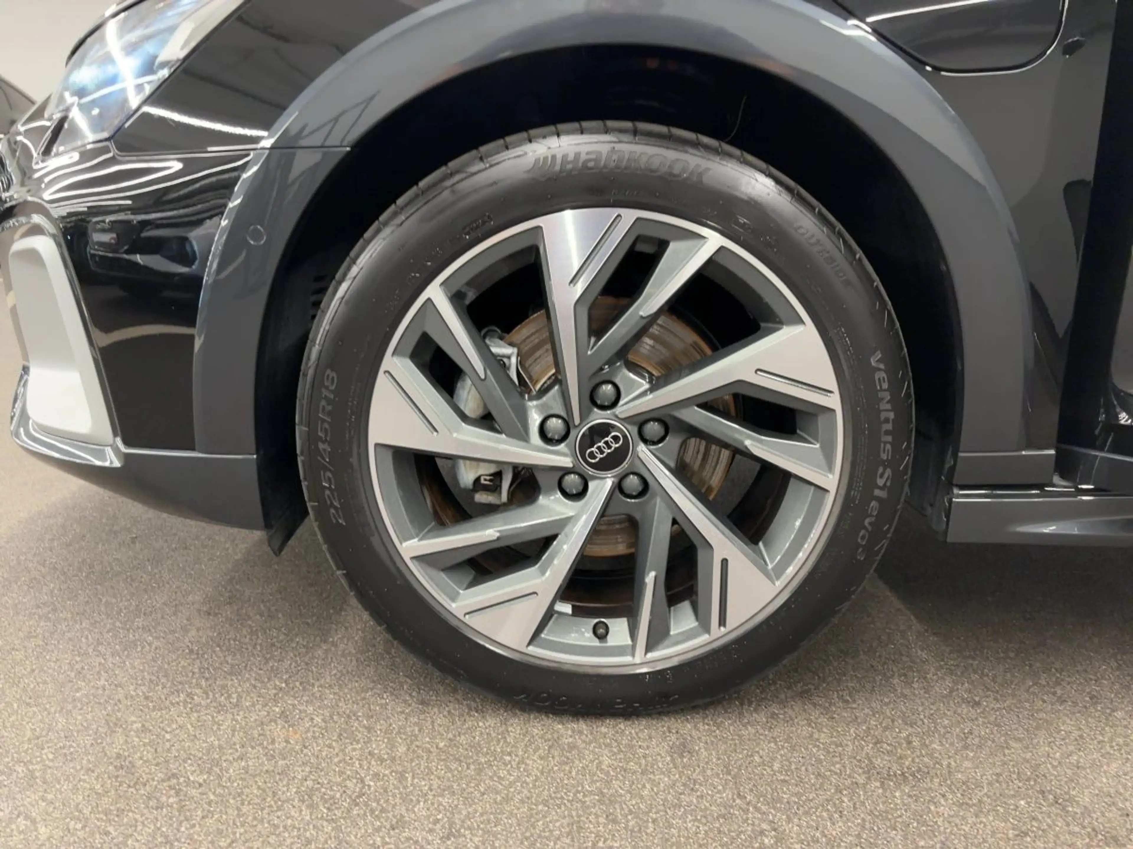 Audi A3 TFSI e S tr. — photo 15