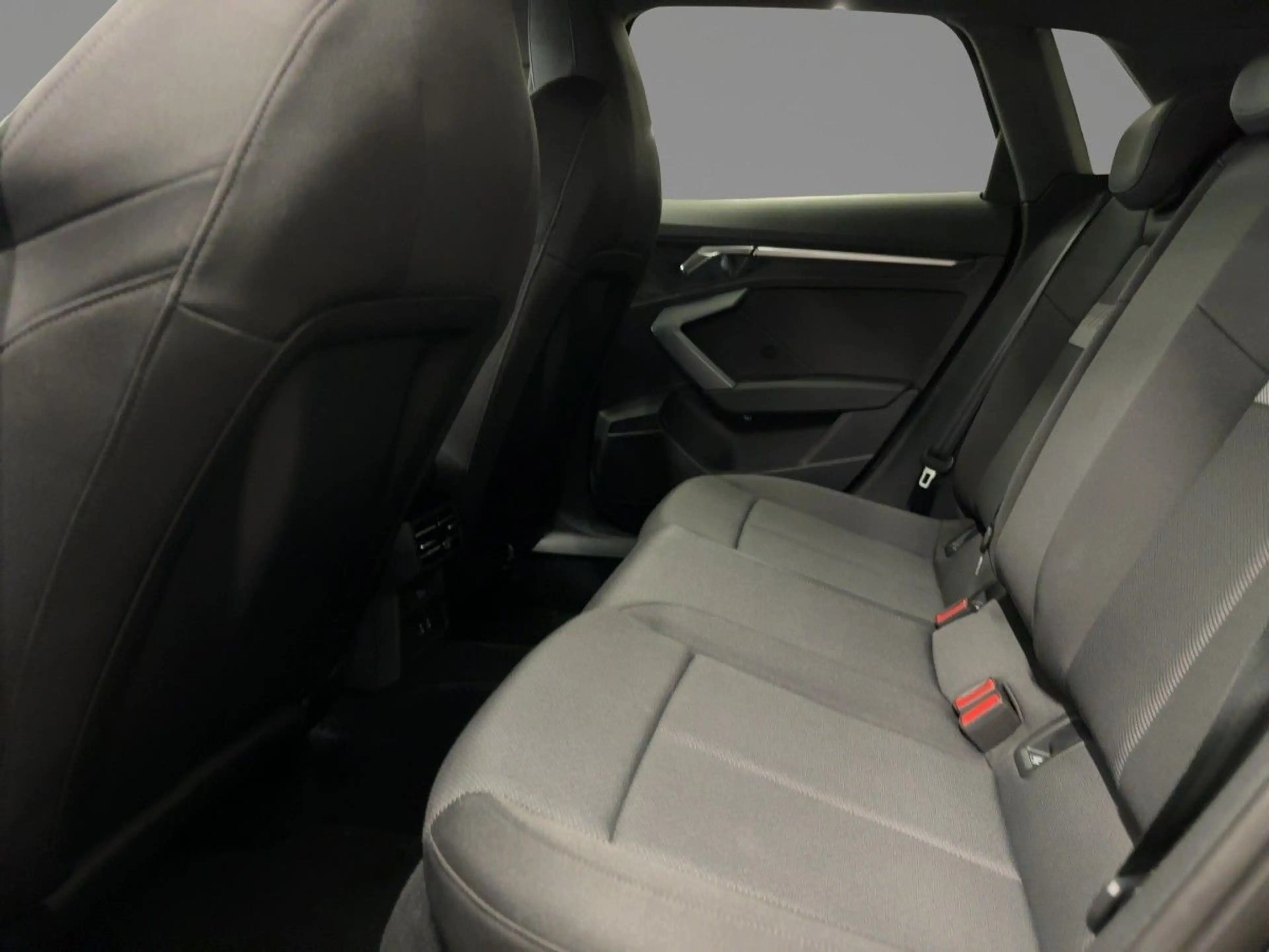 Audi A3 TFSI e S tr. — photo 11
