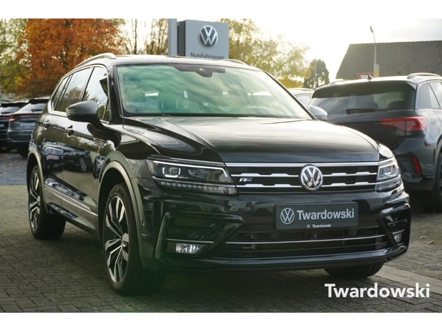 Volkswagen Tiguan Allspace Highline R-Line AHK Pano HUD 7-Si Negro - 1