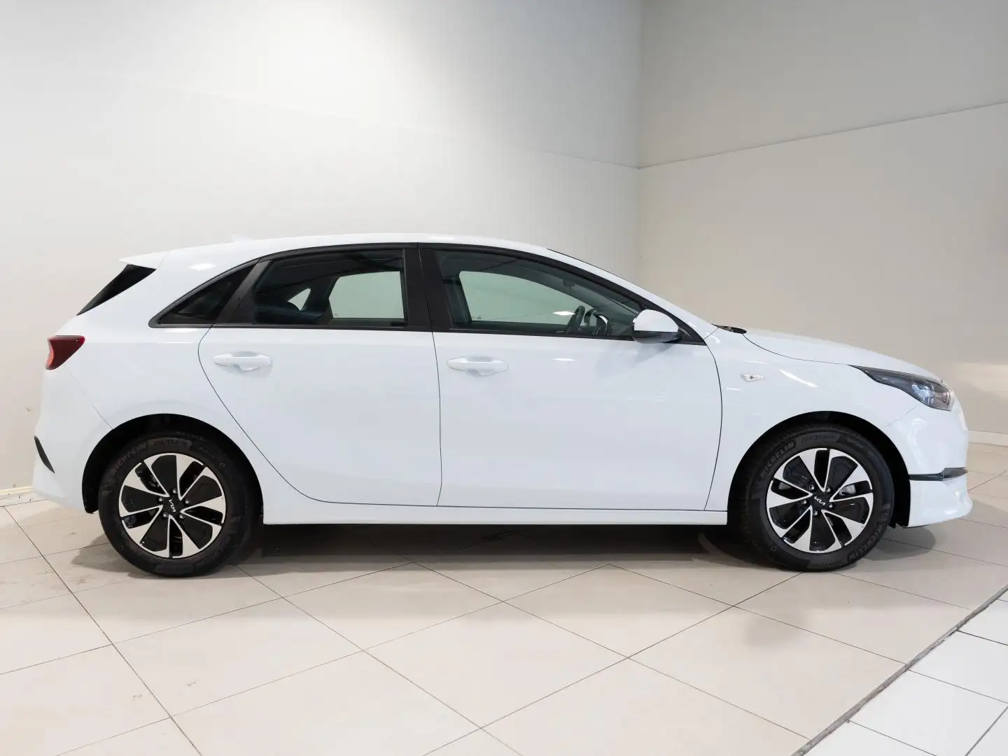 Kia Ceed / cee'd 1.0 T-GDi 74kW (100CV) Concept Blanco - 2