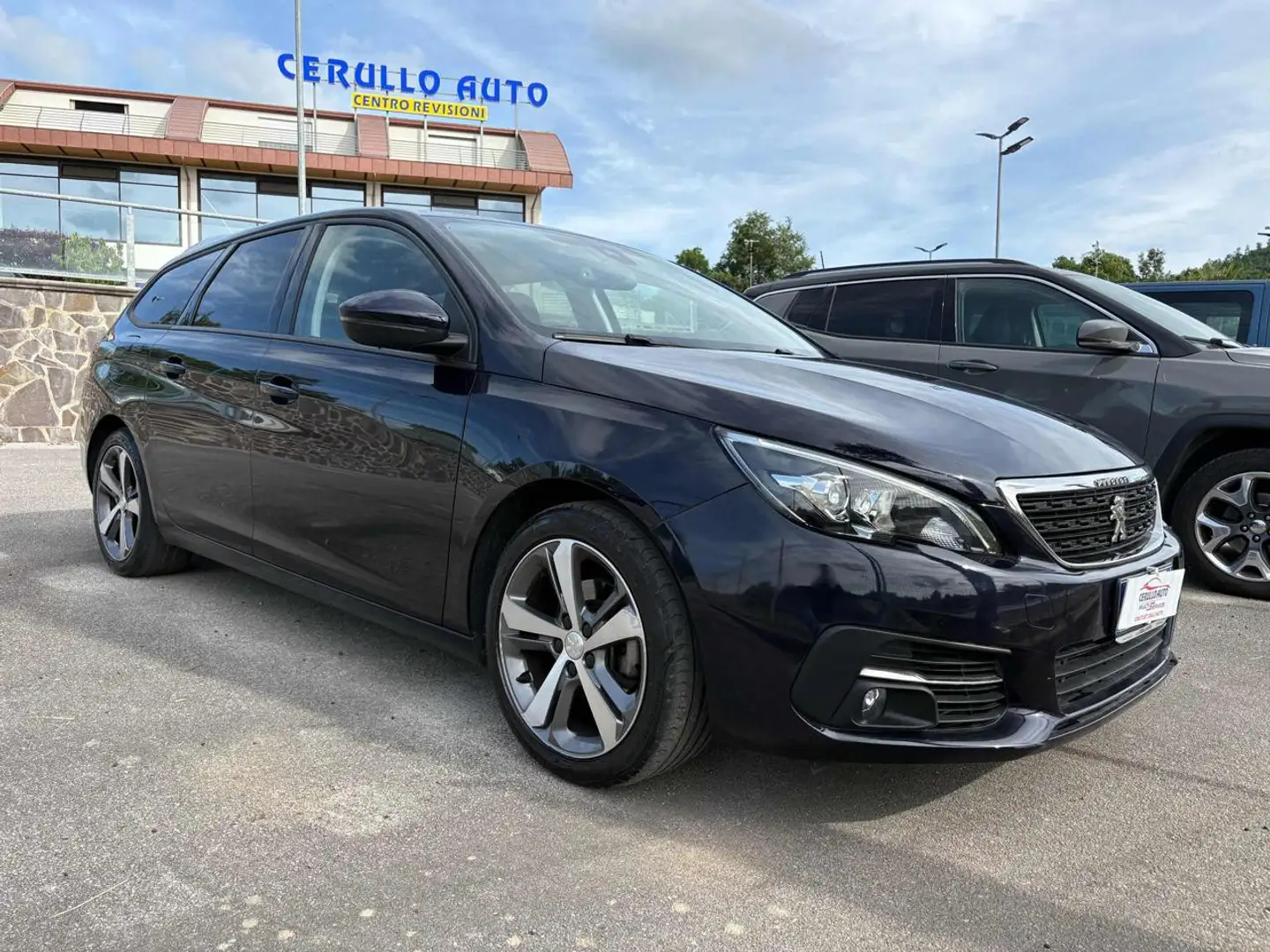Peugeot 308 BlueHDi 130 S&S SW Allure Zwart - 2