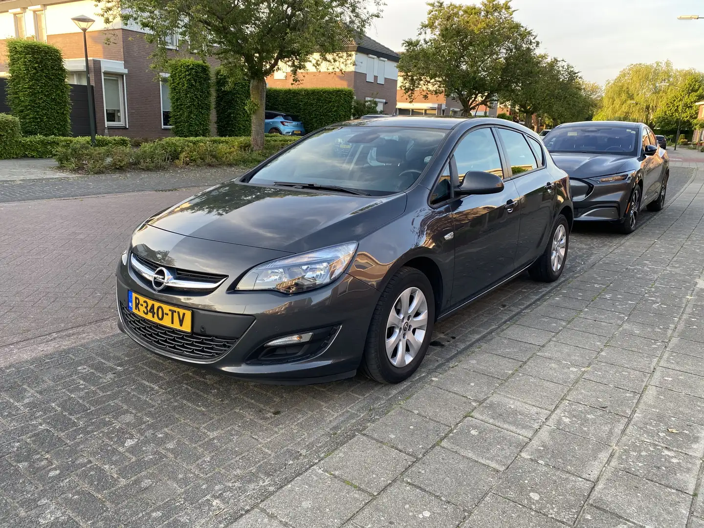 Opel Astra 1.4 Turbo Cosmo | SENS | CRUIS + winterbanden Gris - 1