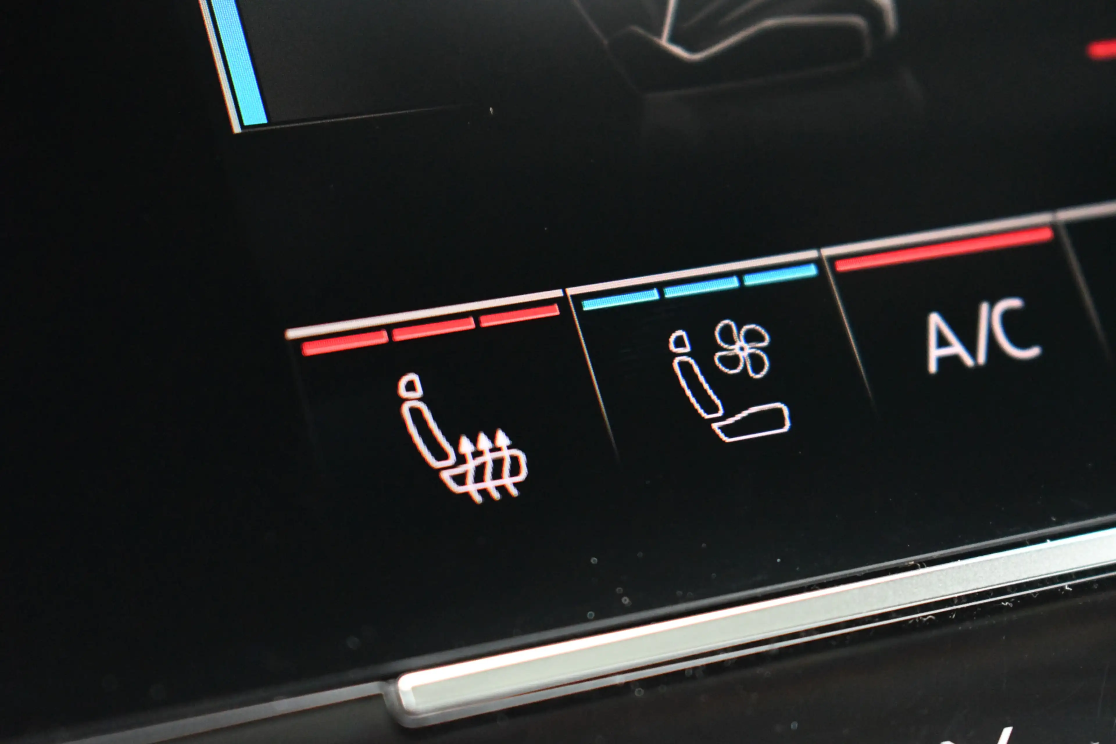 Audi RS6 Avant 4.0 TFSI quattro Dyn+ B&O-high Carbon Pano C — photo 15