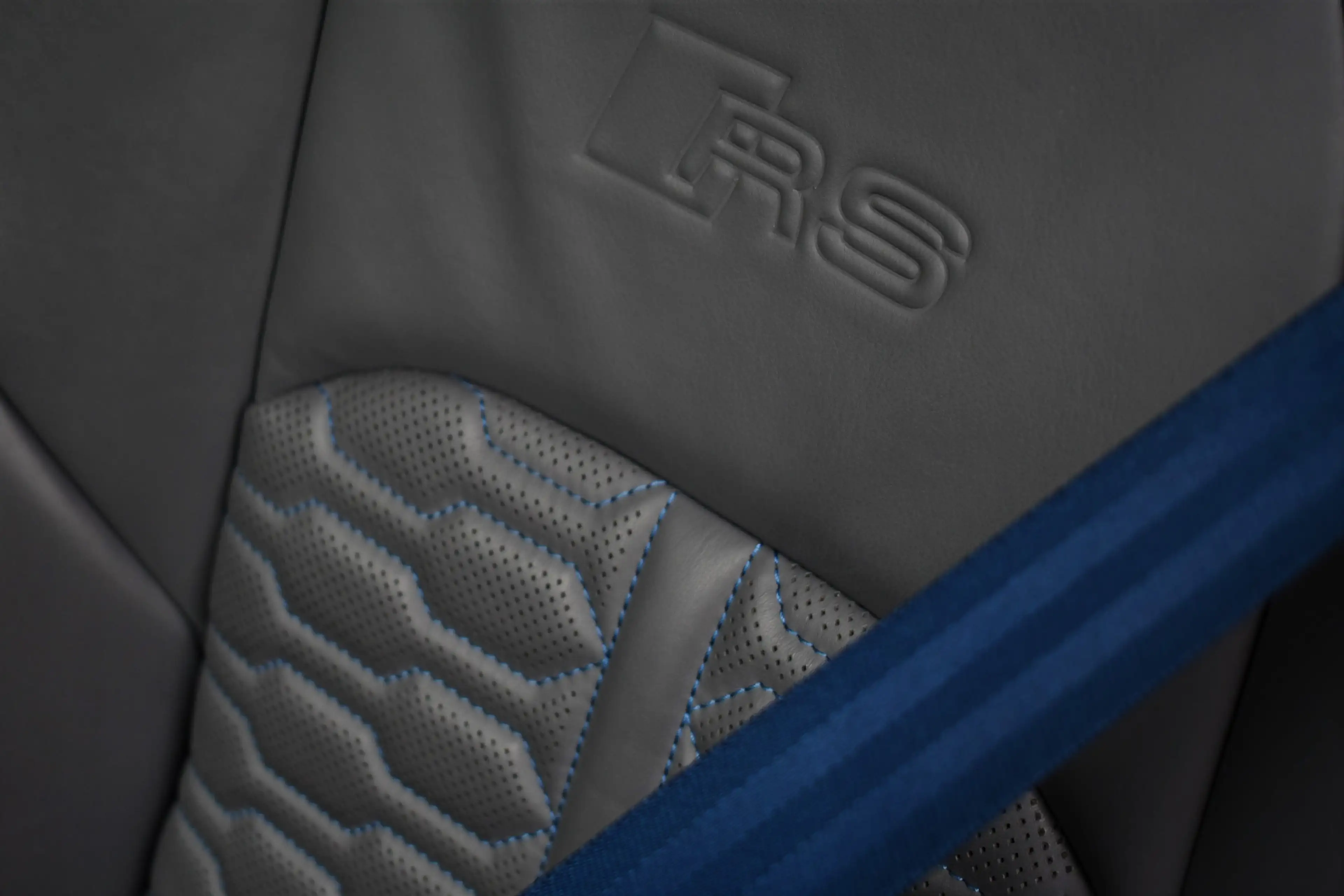 Audi RS6 Avant 4.0 TFSI quattro Dyn+ B&O-high Carbon Pano C — photo 12