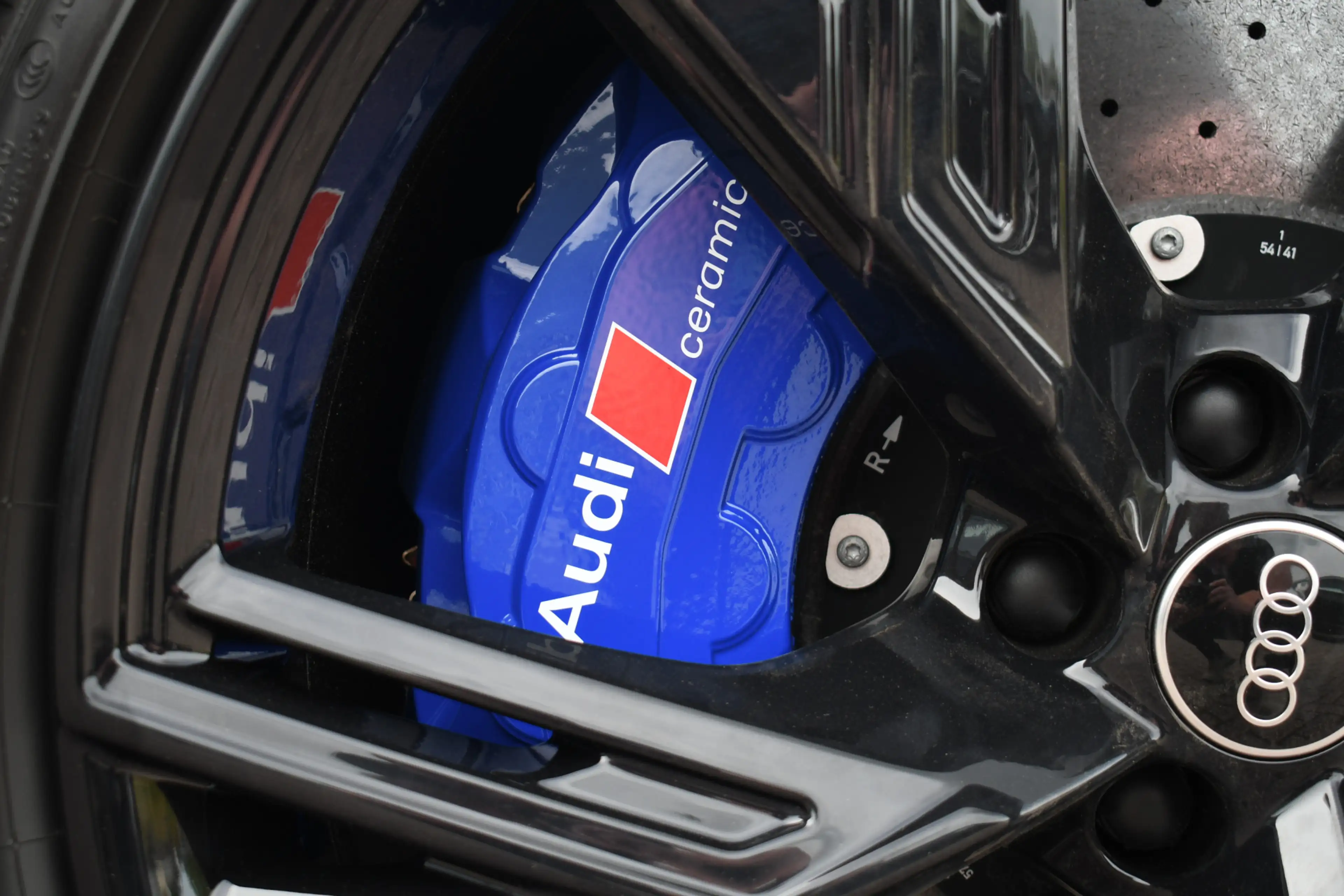 Audi RS6 Avant 4.0 TFSI quattro Dyn+ B&O-high Carbon Pano C — photo 13