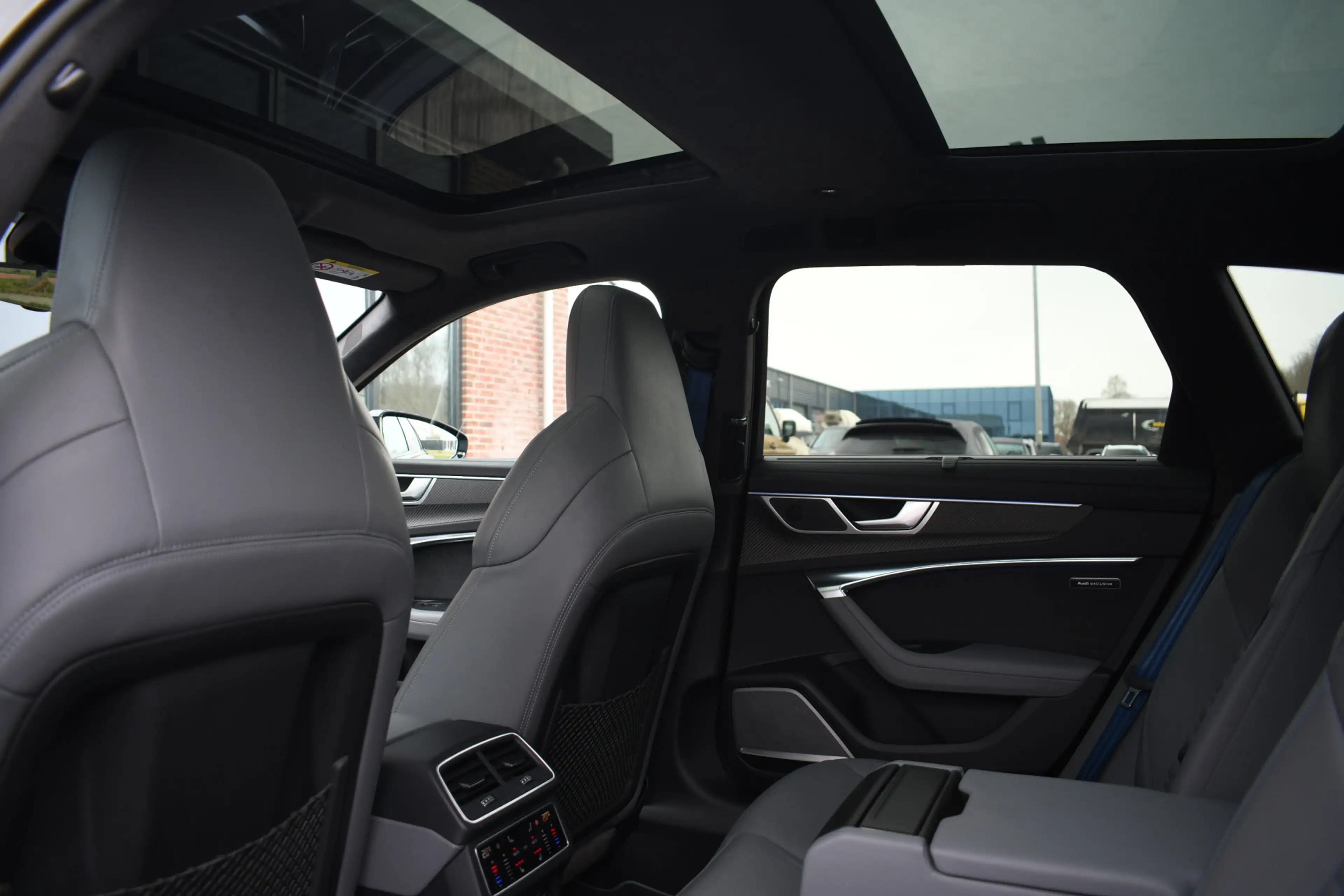 Audi RS6 Avant 4.0 TFSI quattro Dyn+ B&O-high Carbon Pano C — photo 10