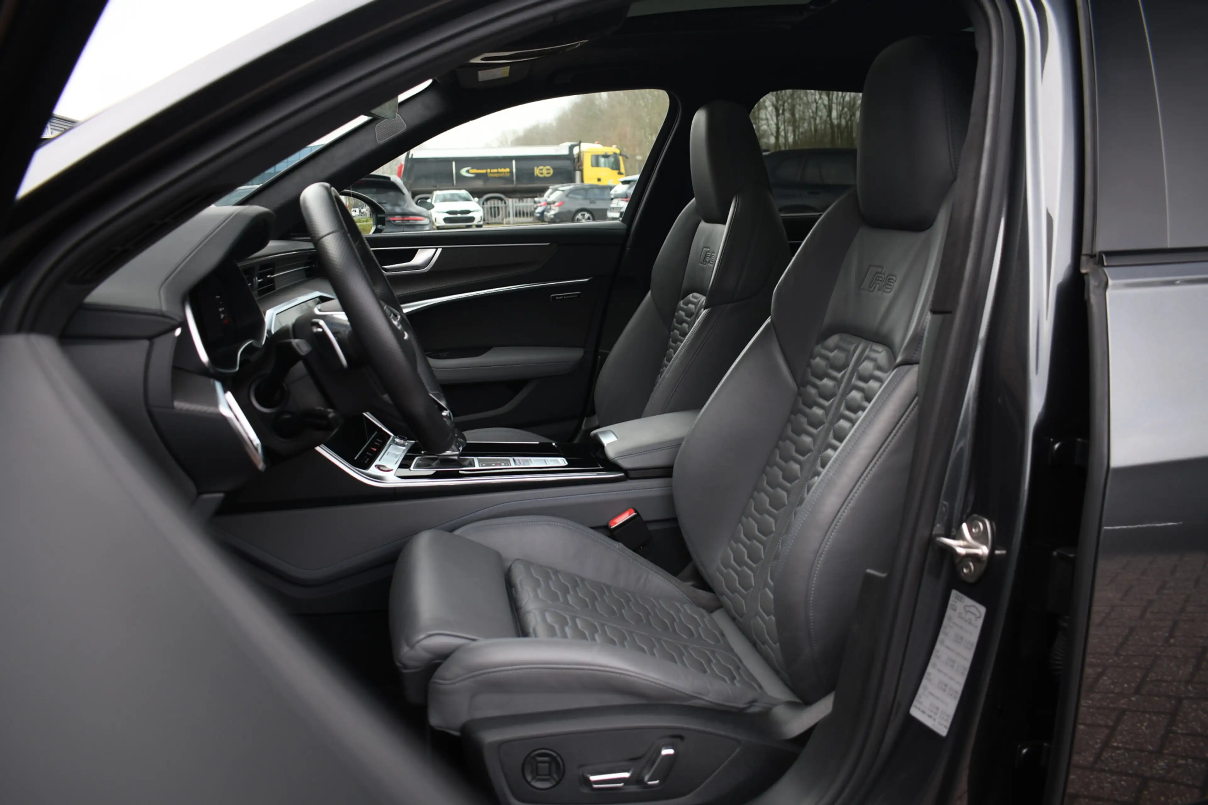 Audi RS6 Avant 4.0 TFSI quattro Dyn+ B&O-high Carbon Pano C — photo 4