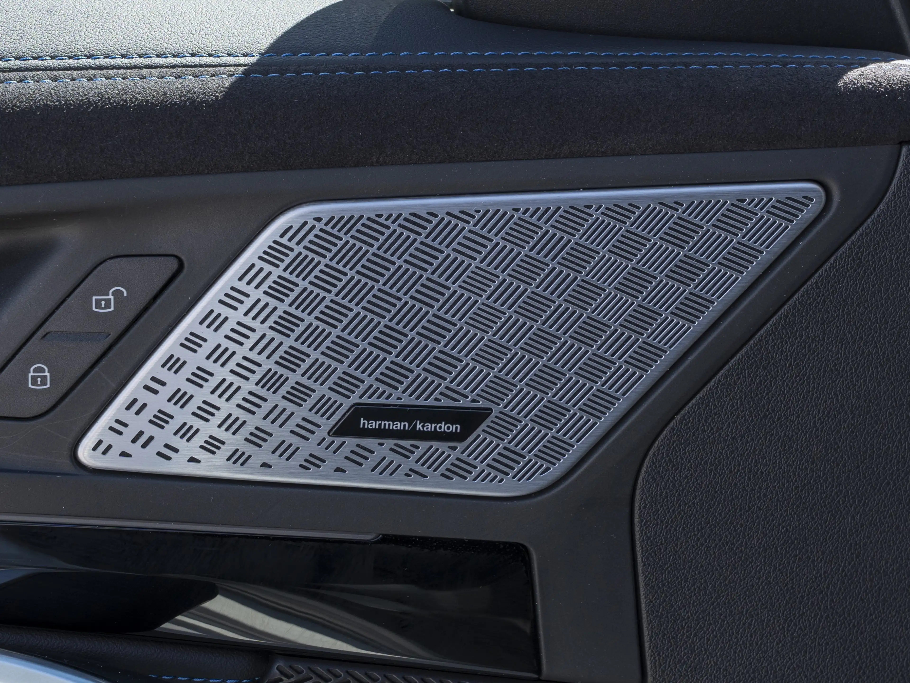 BMW iX2 xDrive30 M-Sport Pro 19Z DA+ 360° H/K AHK HUD — photo 12