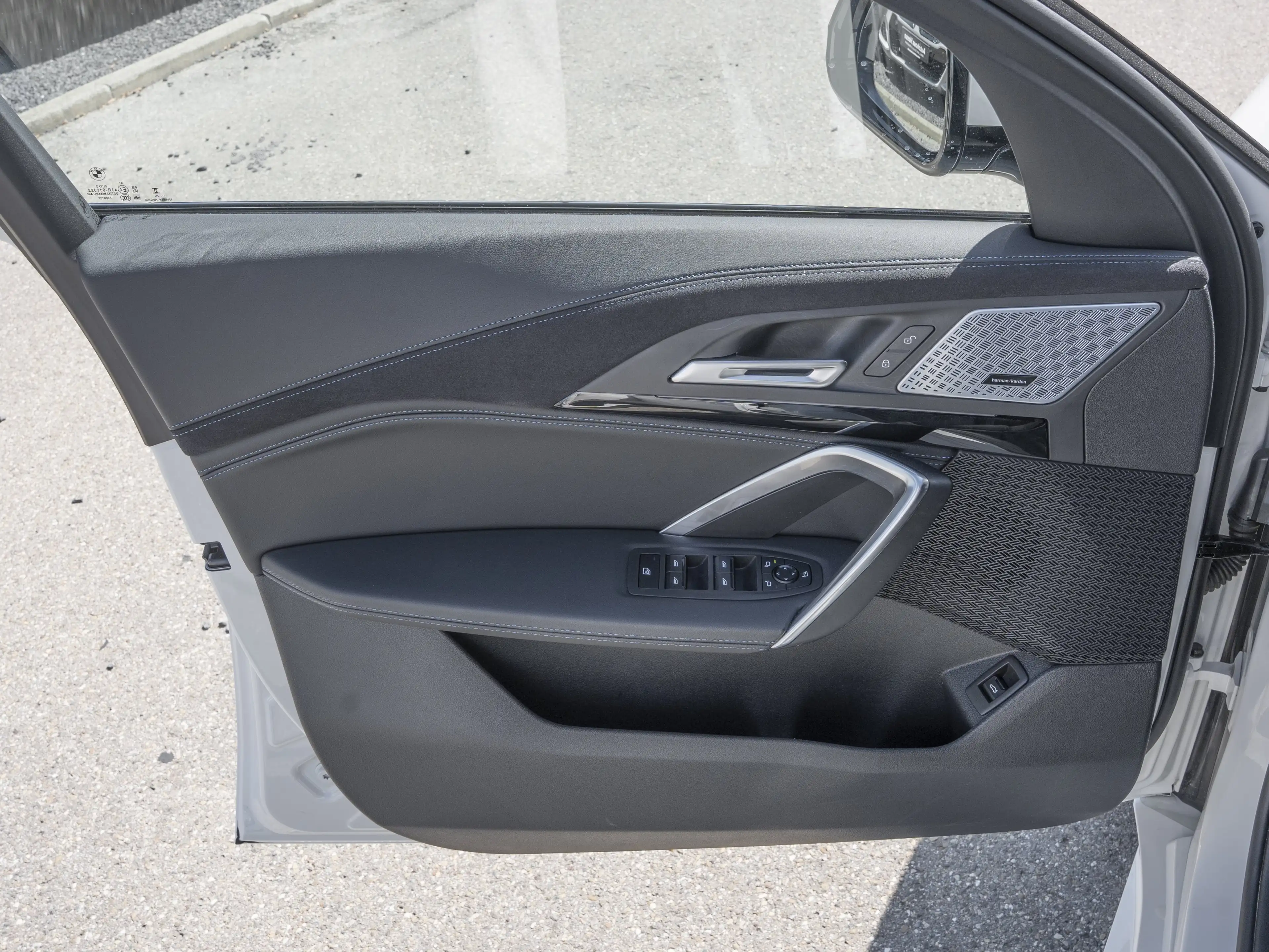 BMW iX2 xDrive30 M-Sport Pro 19Z DA+ 360° H/K AHK HUD — photo 11