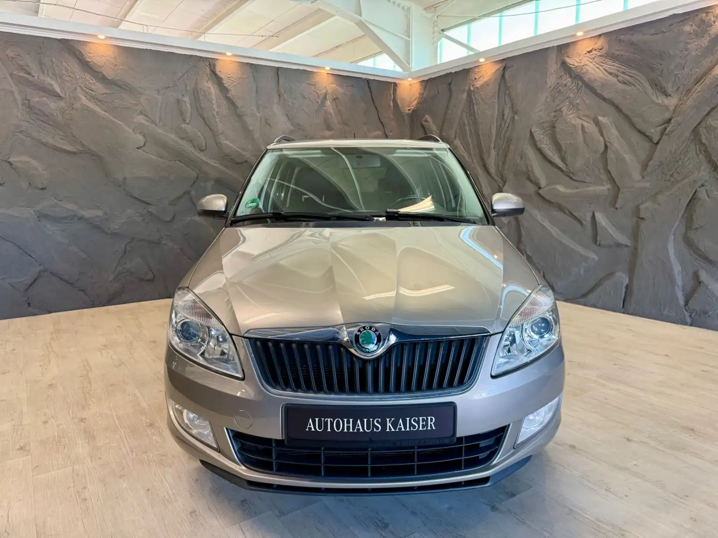 Skoda Fabia Combi Ambiente 1.2/KLIMA/SHZ/TÜV 03.2027 Beige - 2