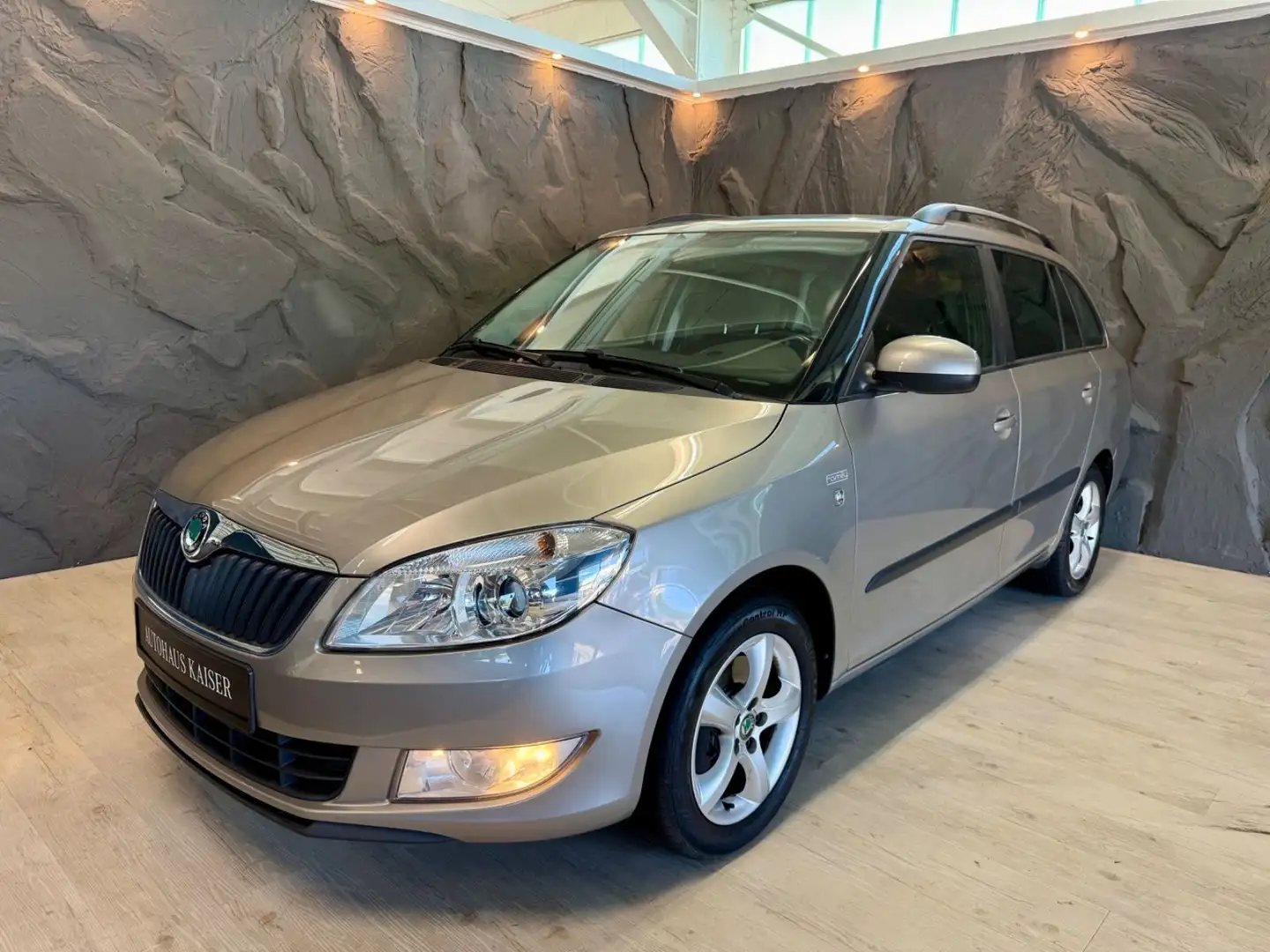 Skoda Fabia Combi Ambiente 1.2/KLIMA/SHZ/TÜV 03.2027 Beige - 1
