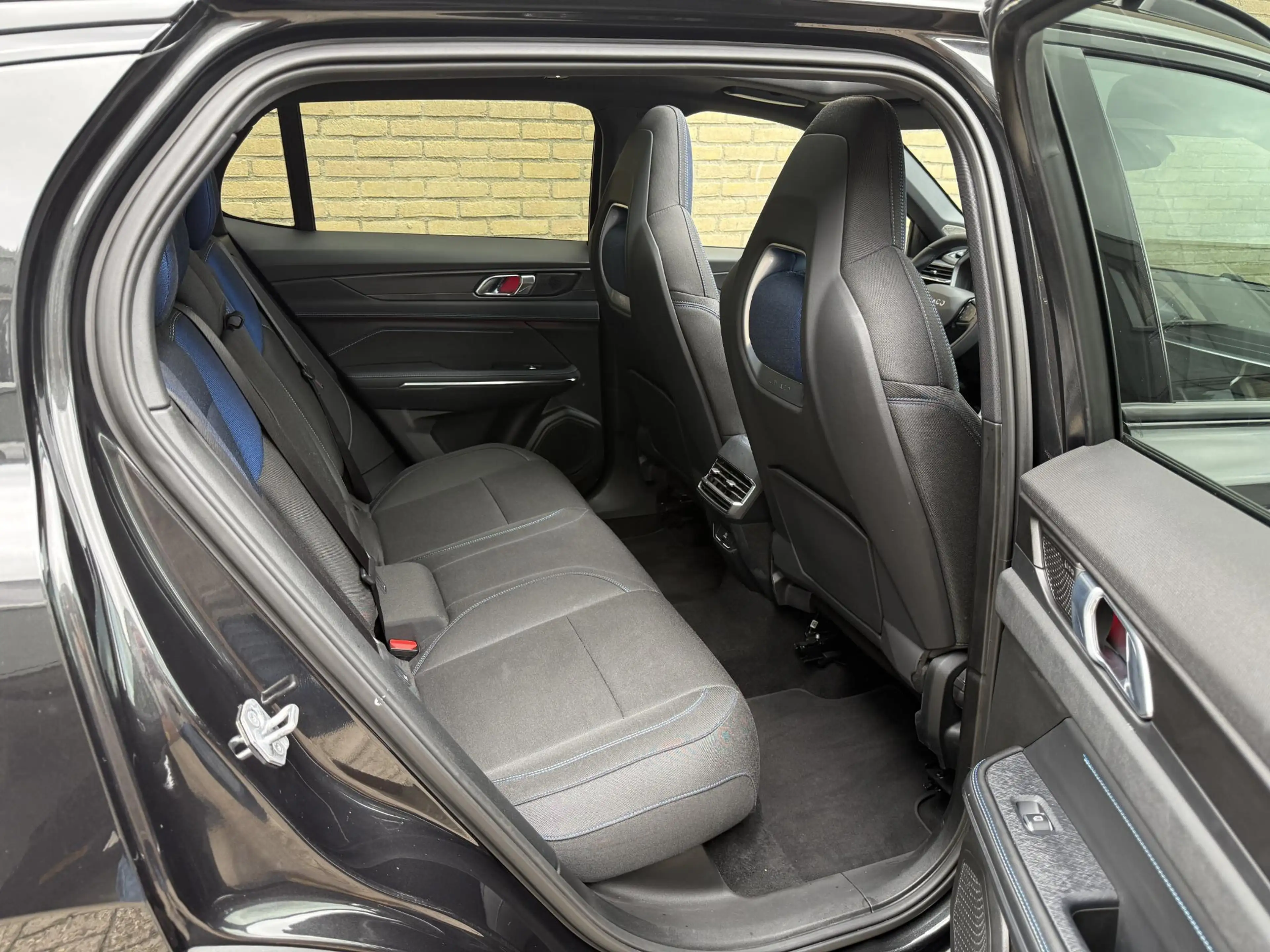 Lynk & Co 01 1.5 PHEV 261pk | Blackline | Zwarte hemel | Rolhoe — photo 26