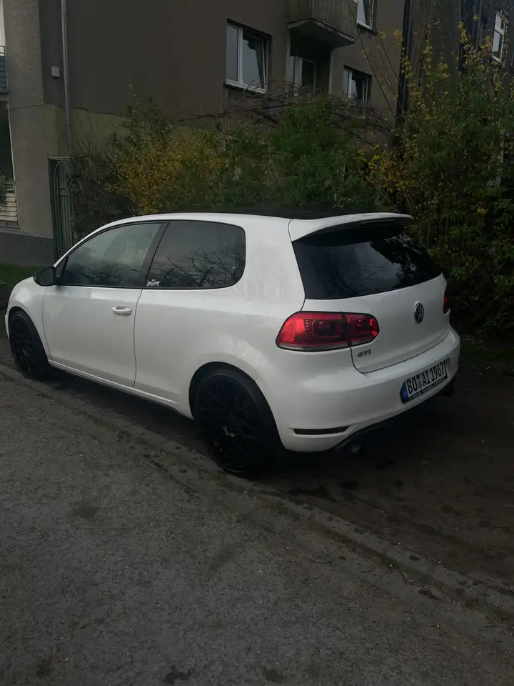 Volkswagen Golf GTI