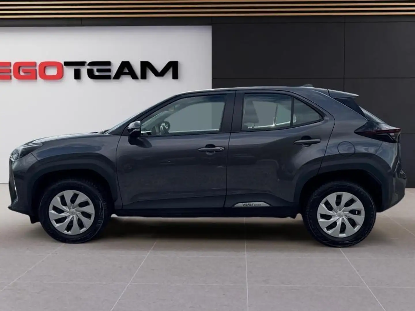 Toyota Yaris Cross 1.5 HSD DYNAMIC CARPLAY CAMERA Grijs - 2