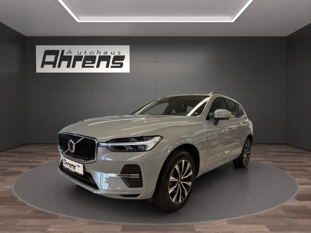 Volvo XC60 Core 2WD *ACC-GJR-LED-eHeck* — photo 1 of 16