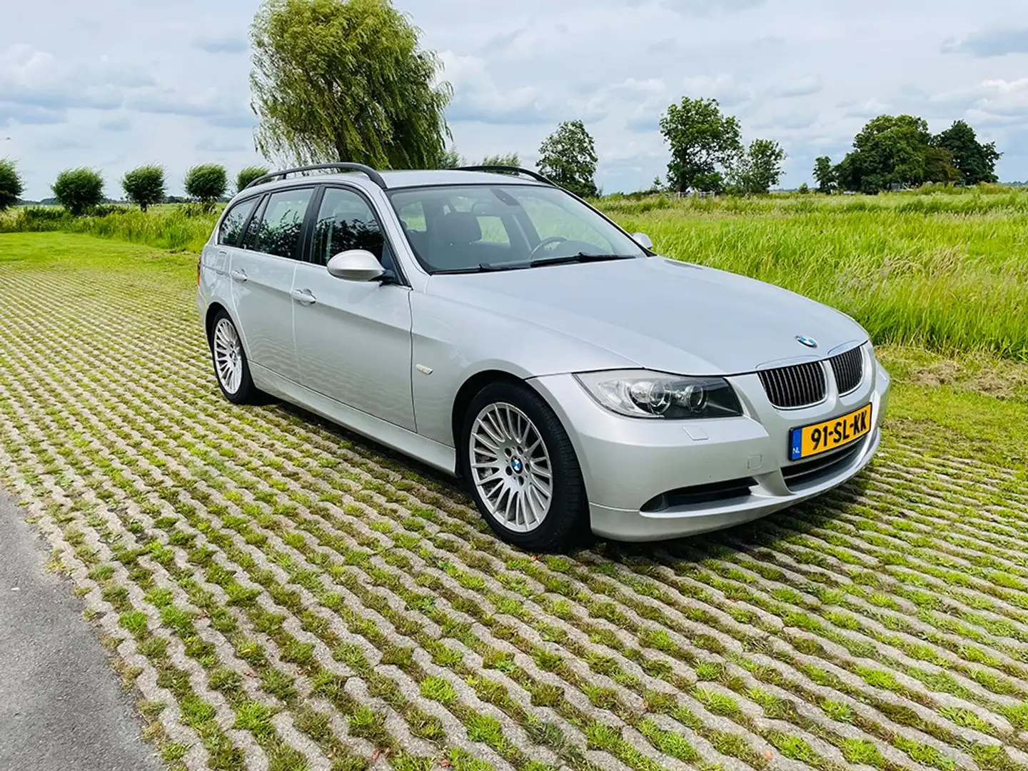 BMW 325 330 325i High Executive Zilver - 2