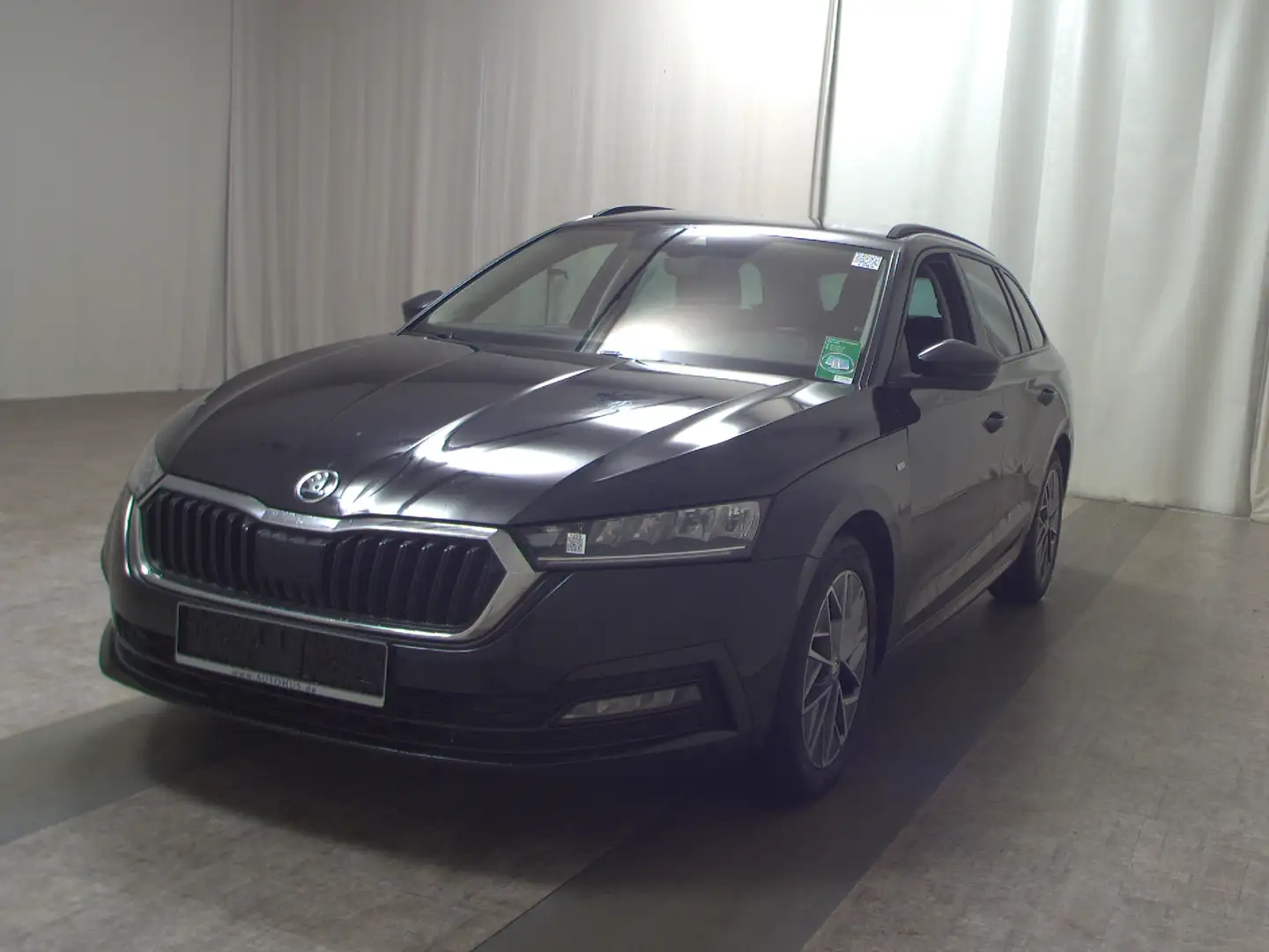 Skoda Octavia Kombi 2.0 TDI 4x4 Tour Navi LED virtual Schwarz - 2