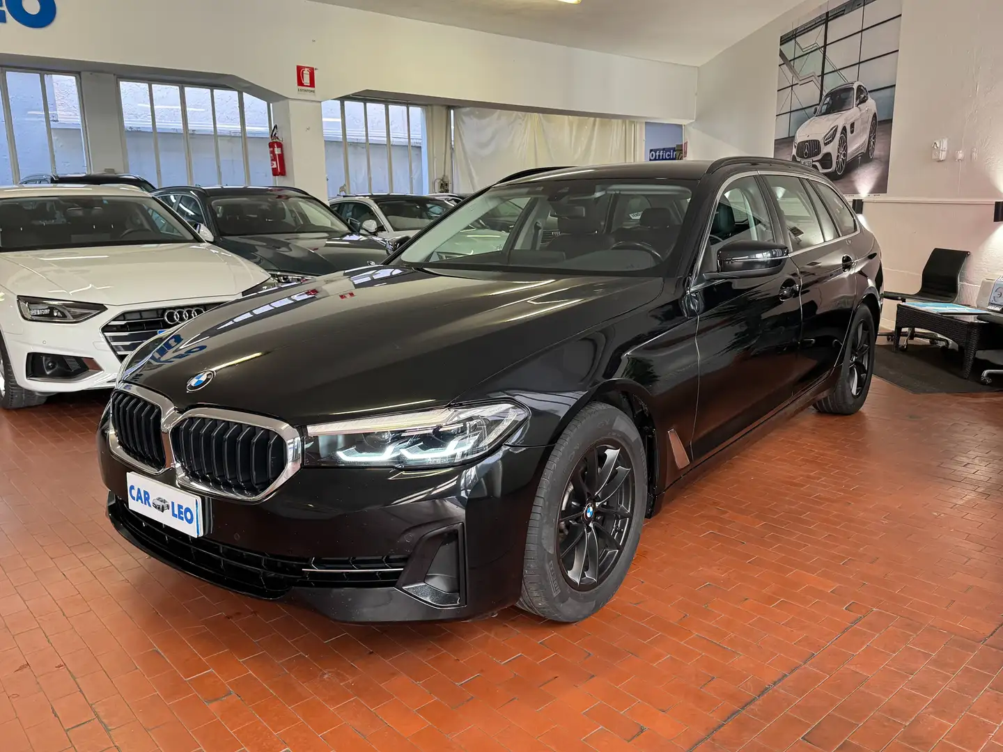 BMW 520 Touring 520d Touring mhev 48V xdrive Business auto Nero - 1