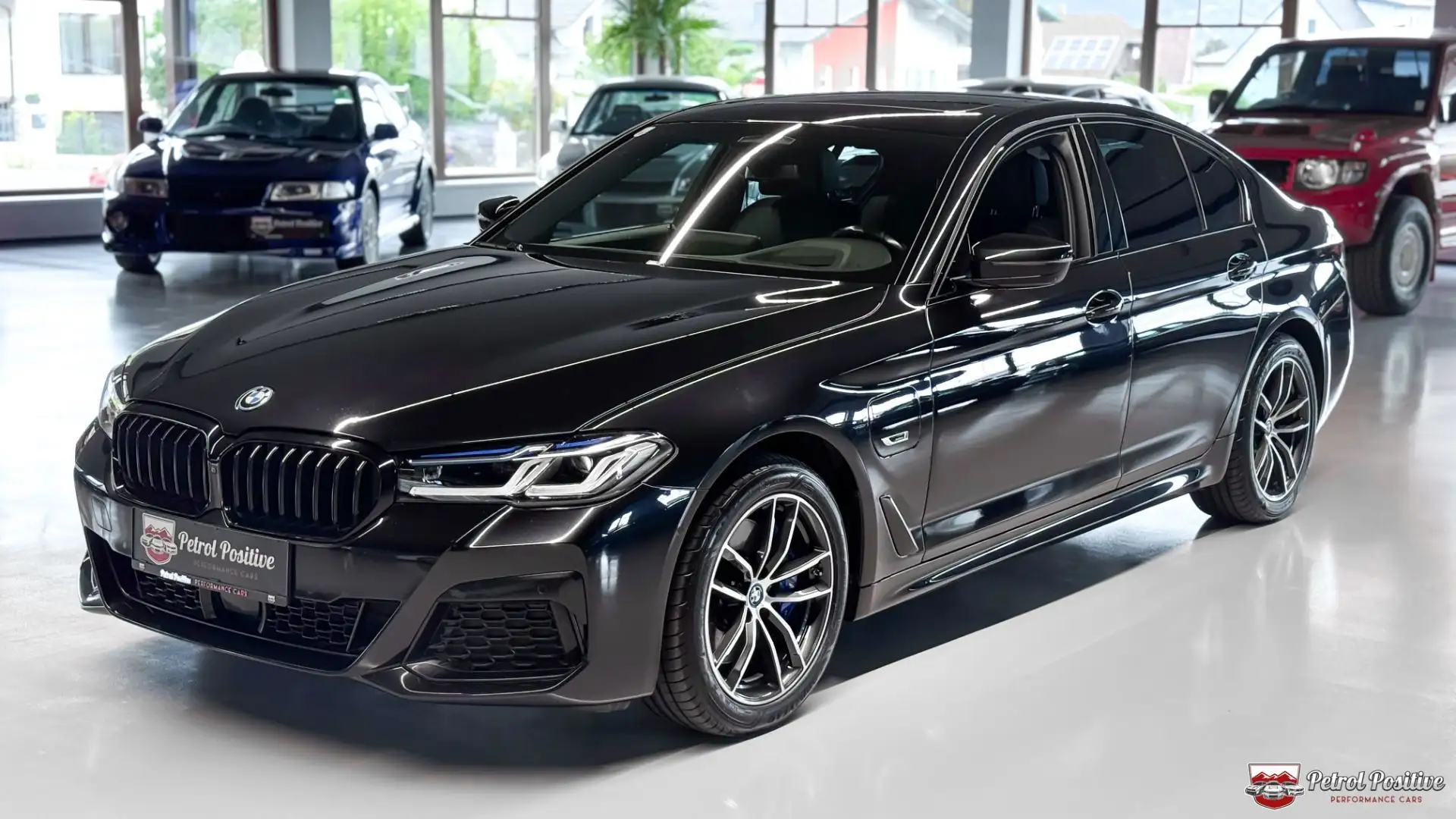 BMW 530 e PHEV xDrive M SPORT Aut. Schiebedach*Laser*TOP Zwart - 1