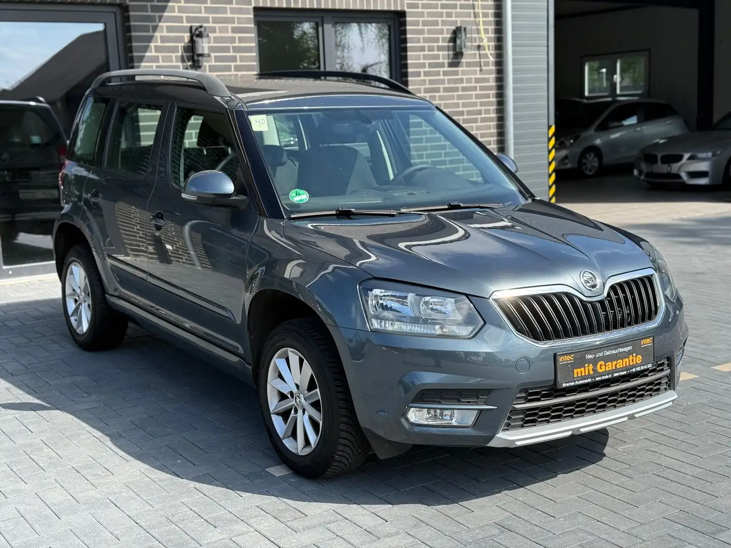 Skoda Yeti Ambition*Klima*SHZ*PDC*AHK*Elek-F+S*Alu* Grau - 1