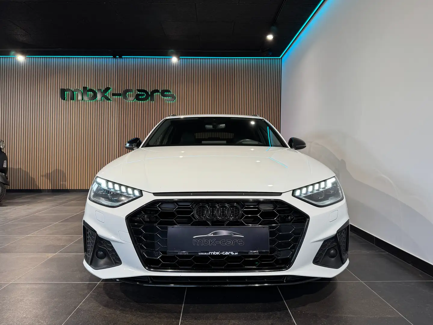Audi A4 Avant 40 TDI S line *S-Sportsitze, AHK* Weiß - 2