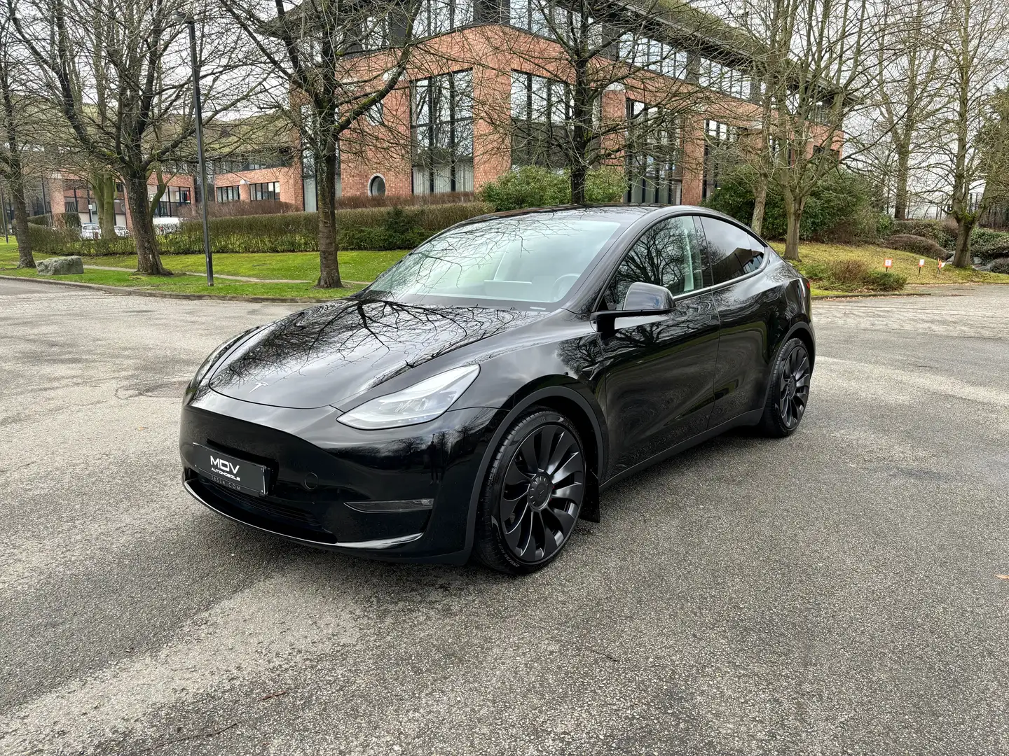 Tesla Model Y 72.5 kWh Dual Motor Performance AWD Zwart - 2