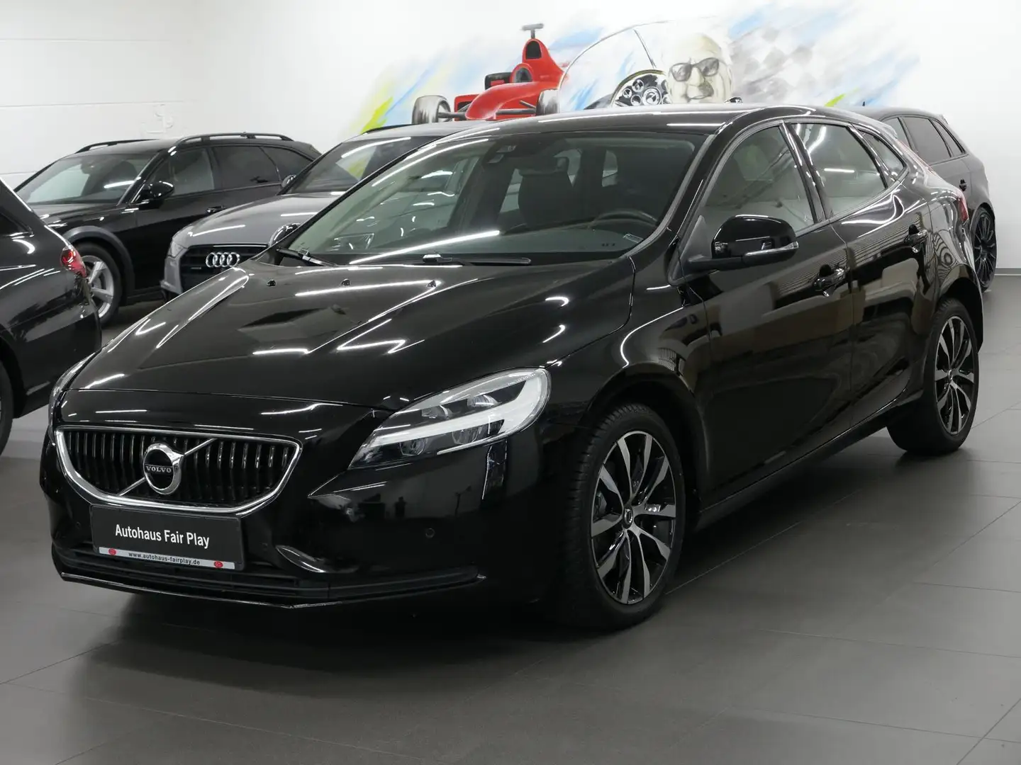 Volvo V40 Momentum T2 LED/SHZ/PDC/1.HAND/U-FREI! Schwarz - 1