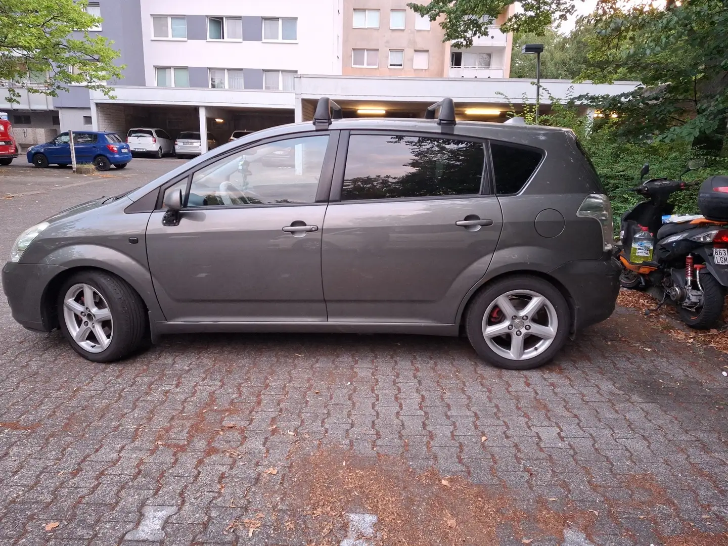 Toyota Corolla Verso 2.2 D-CAT Executive - 1