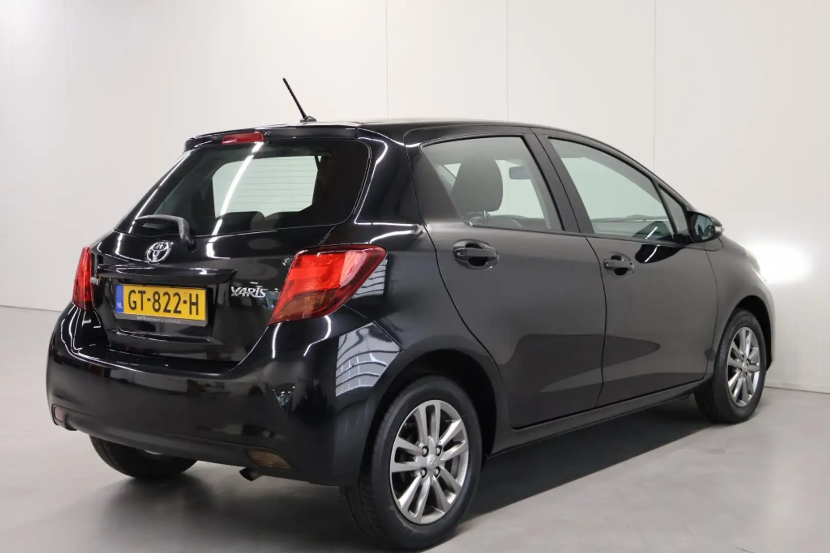 Toyota Yaris 1.3 VVT-i Aspiration Zwart - 2