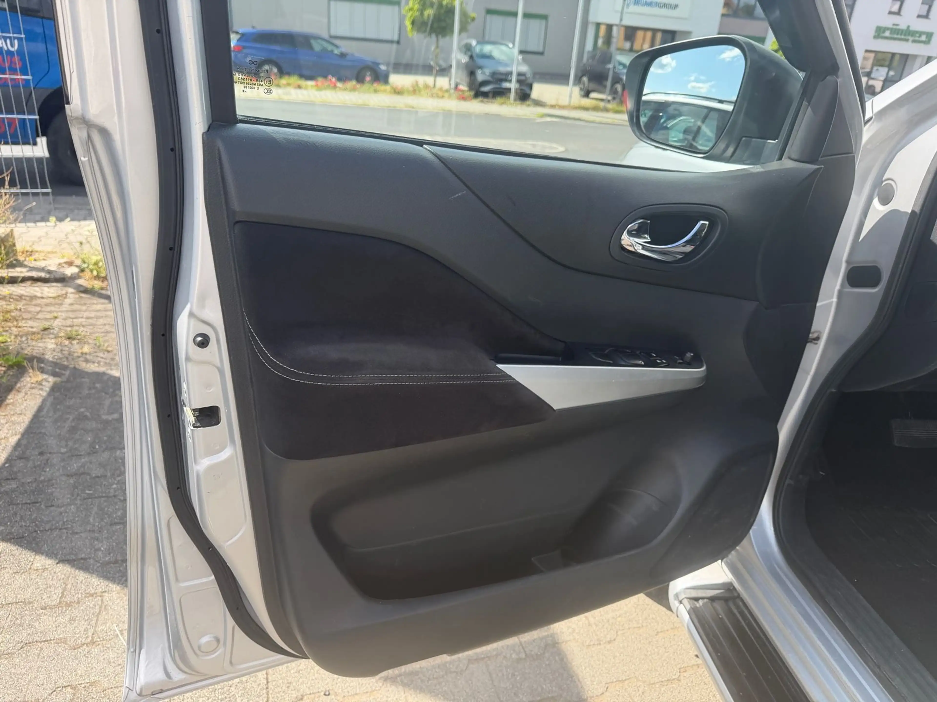 Nissan Navara NP300 N-Connecta Double Cab 4x4 — photo 11