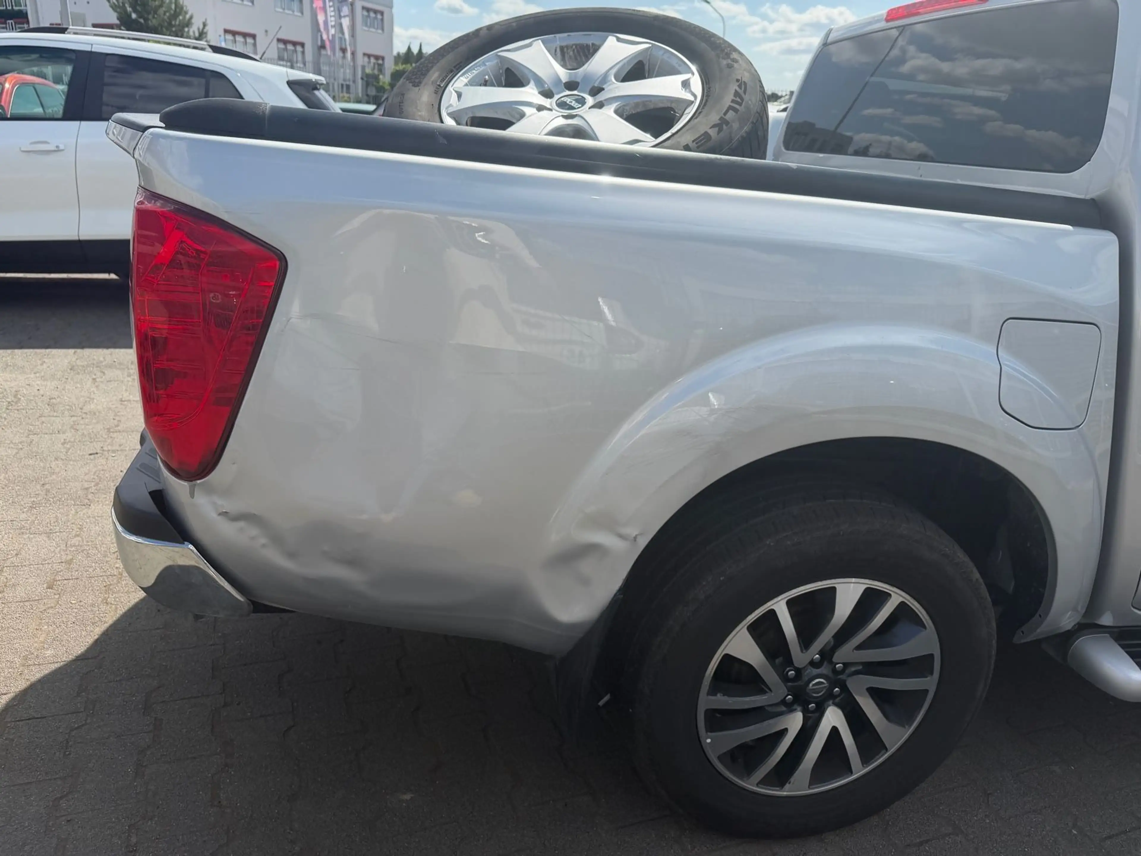 Nissan Navara NP300 N-Connecta Double Cab 4x4 — photo 6