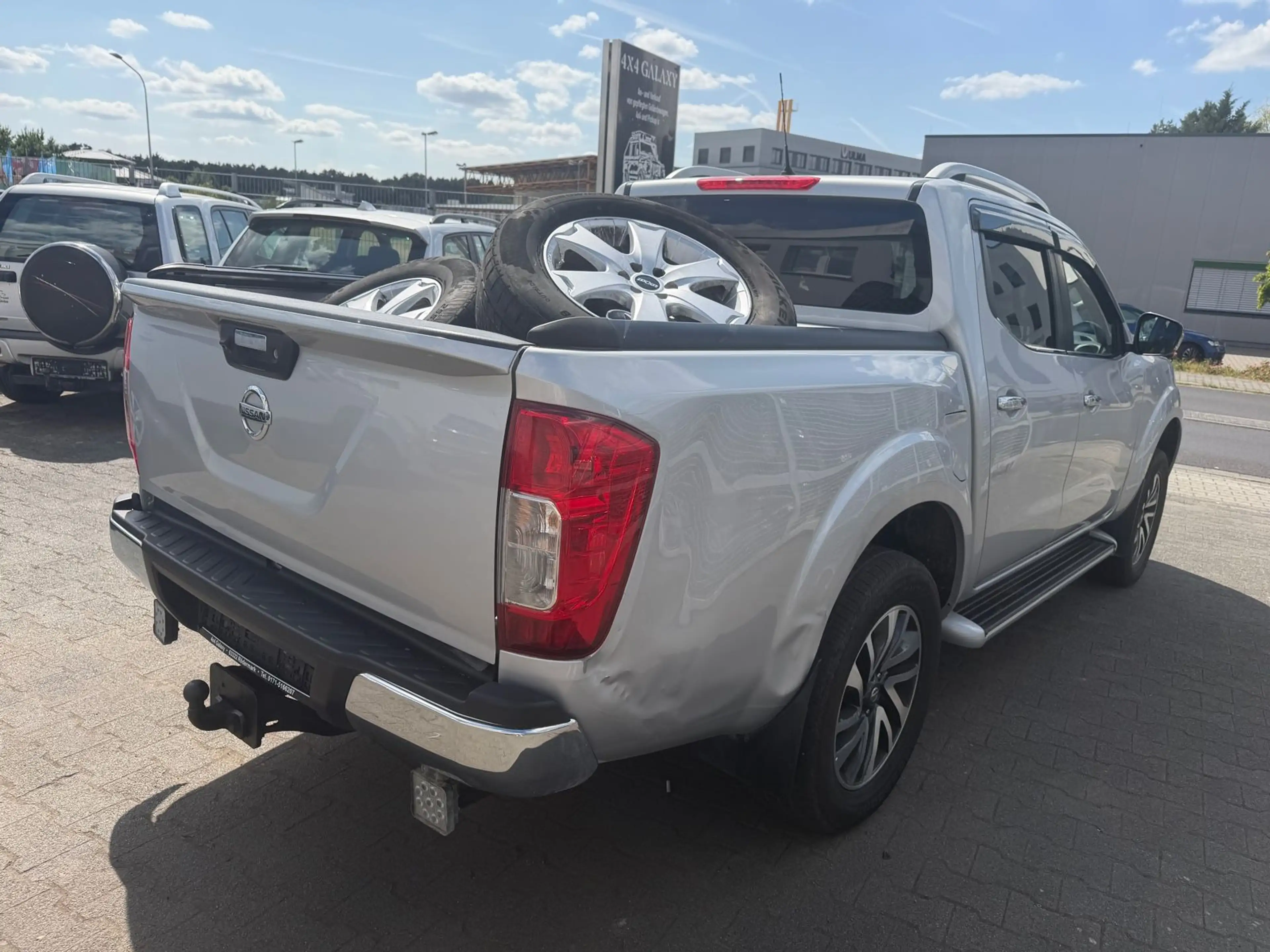 Nissan Navara NP300 N-Connecta Double Cab 4x4 — photo 5