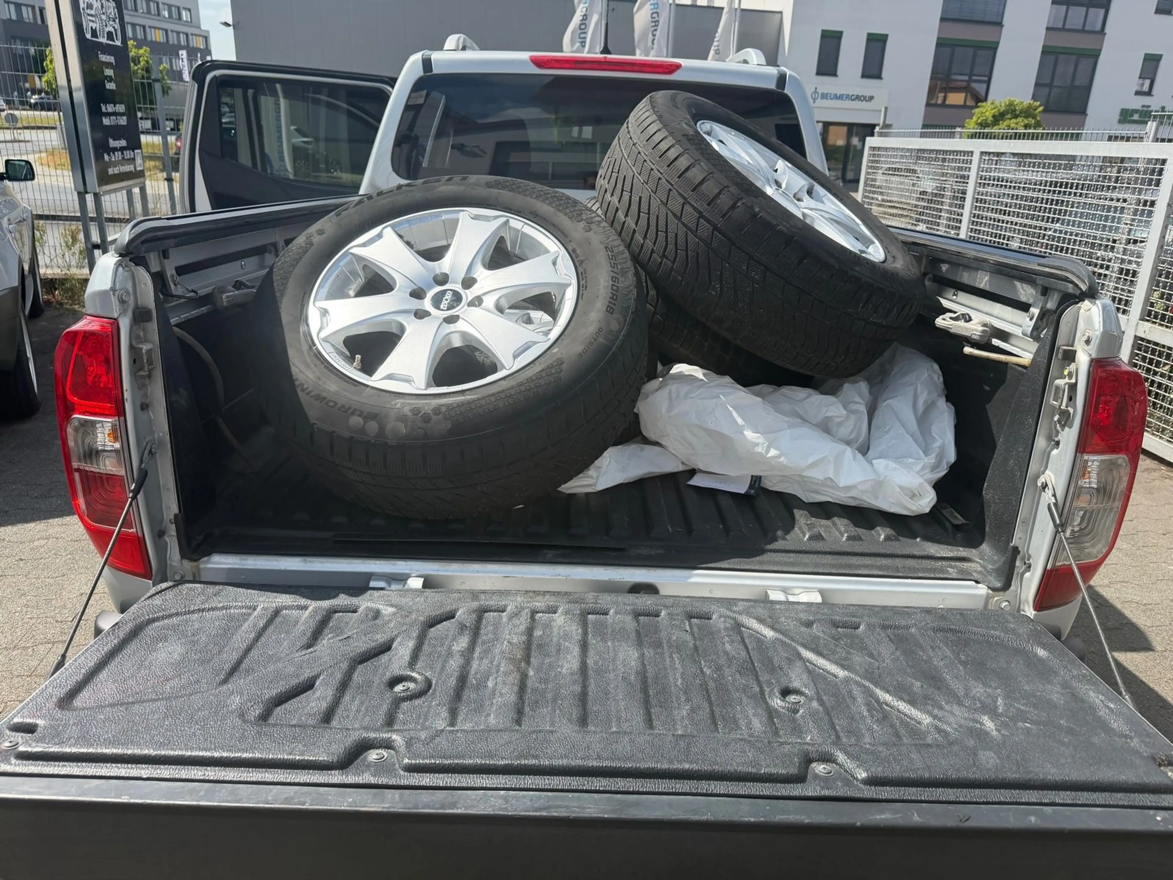 Nissan Navara NP300 N-Connecta Double Cab 4x4 — photo 15