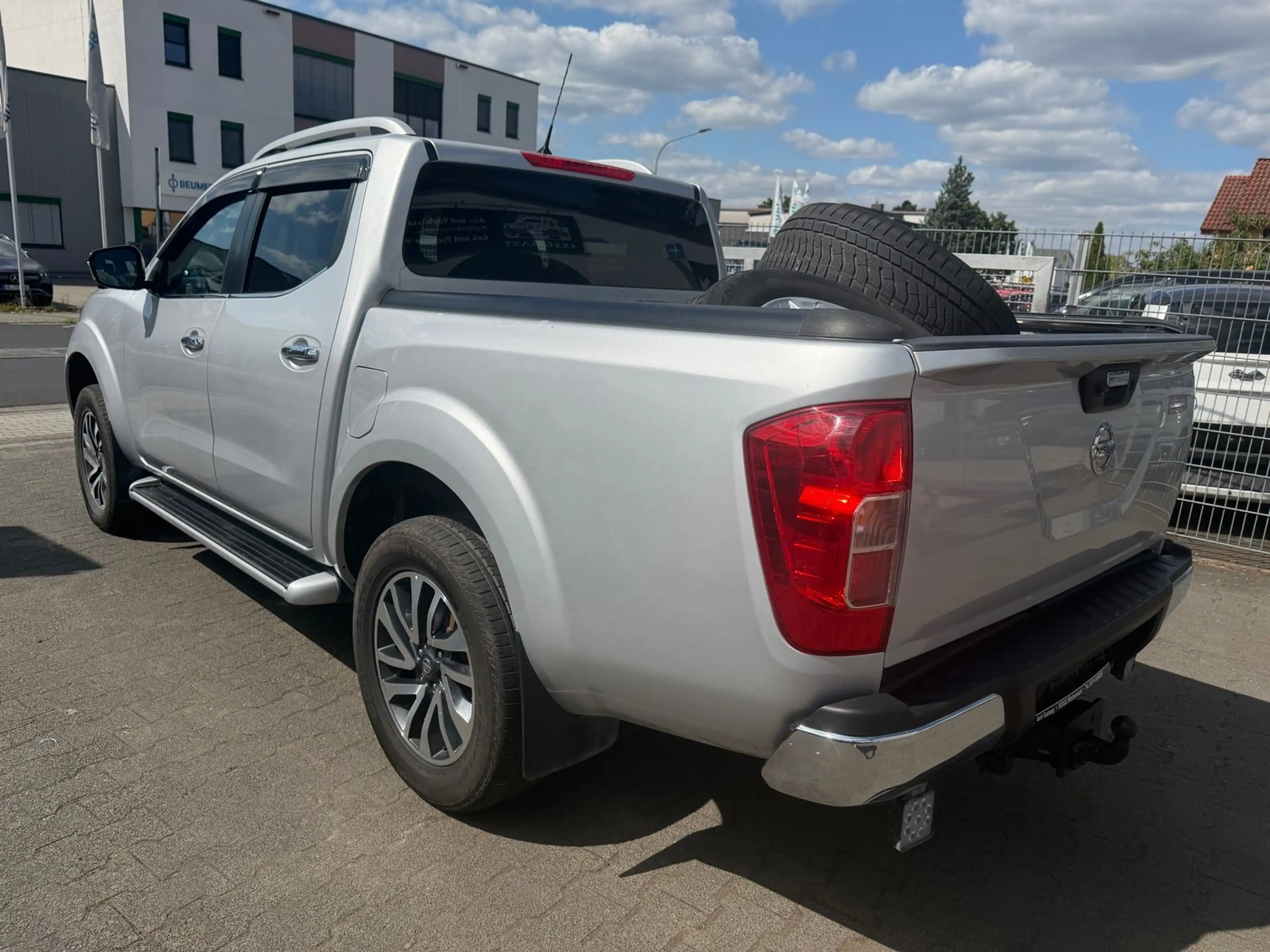 Nissan Navara NP300 N-Connecta Double Cab 4x4 — photo 3