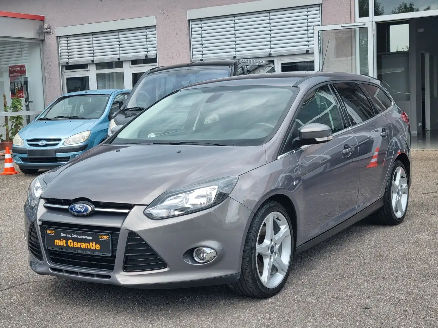 Ford Focus Turnier Titanium*KLIMA*AHK*TÜV*NAVI*BT*SHZ Brun - 1