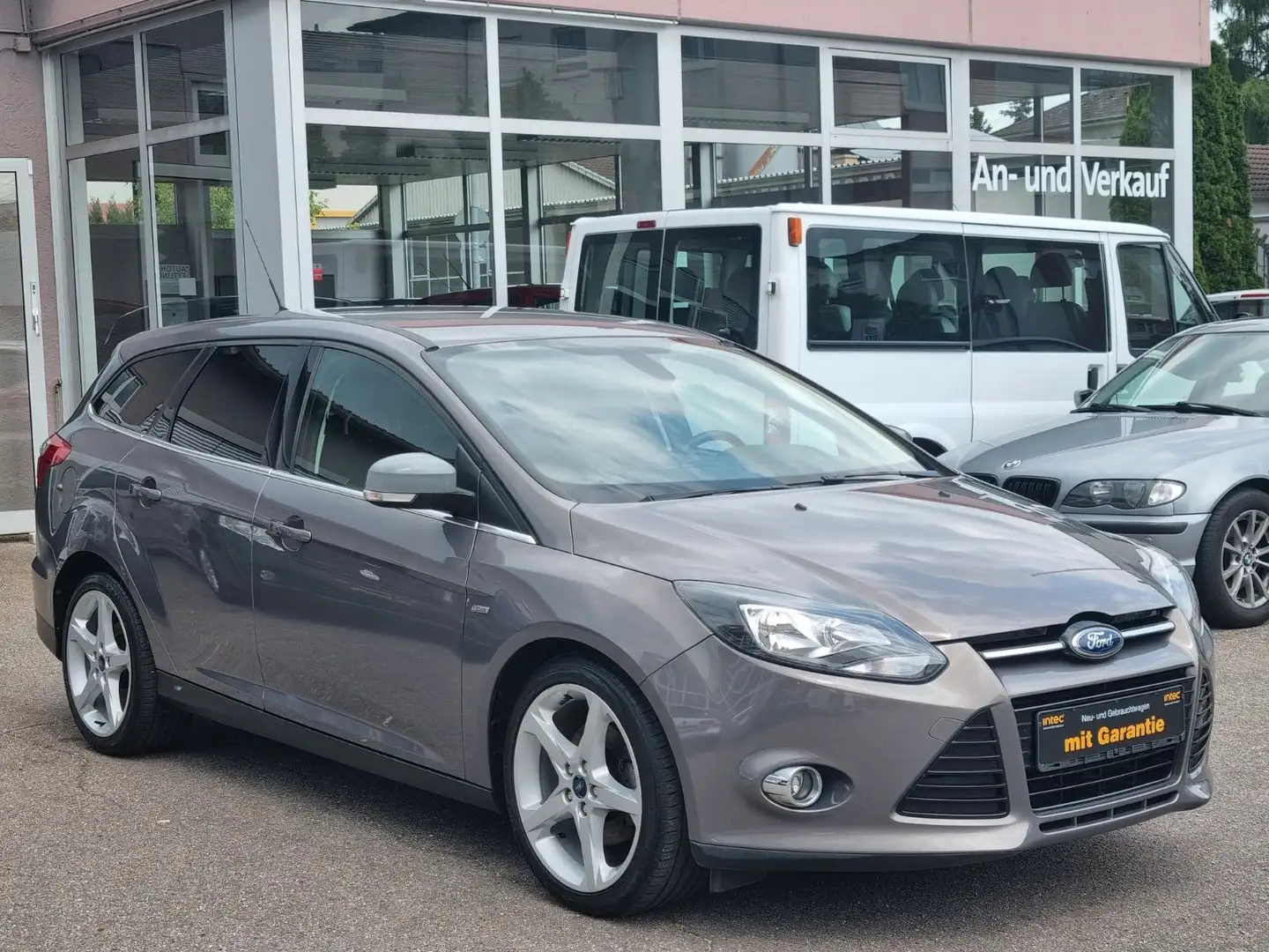 Ford Focus Turnier Titanium*KLIMA*AHK*TÜV*NAVI*BT*SHZ Brun - 2
