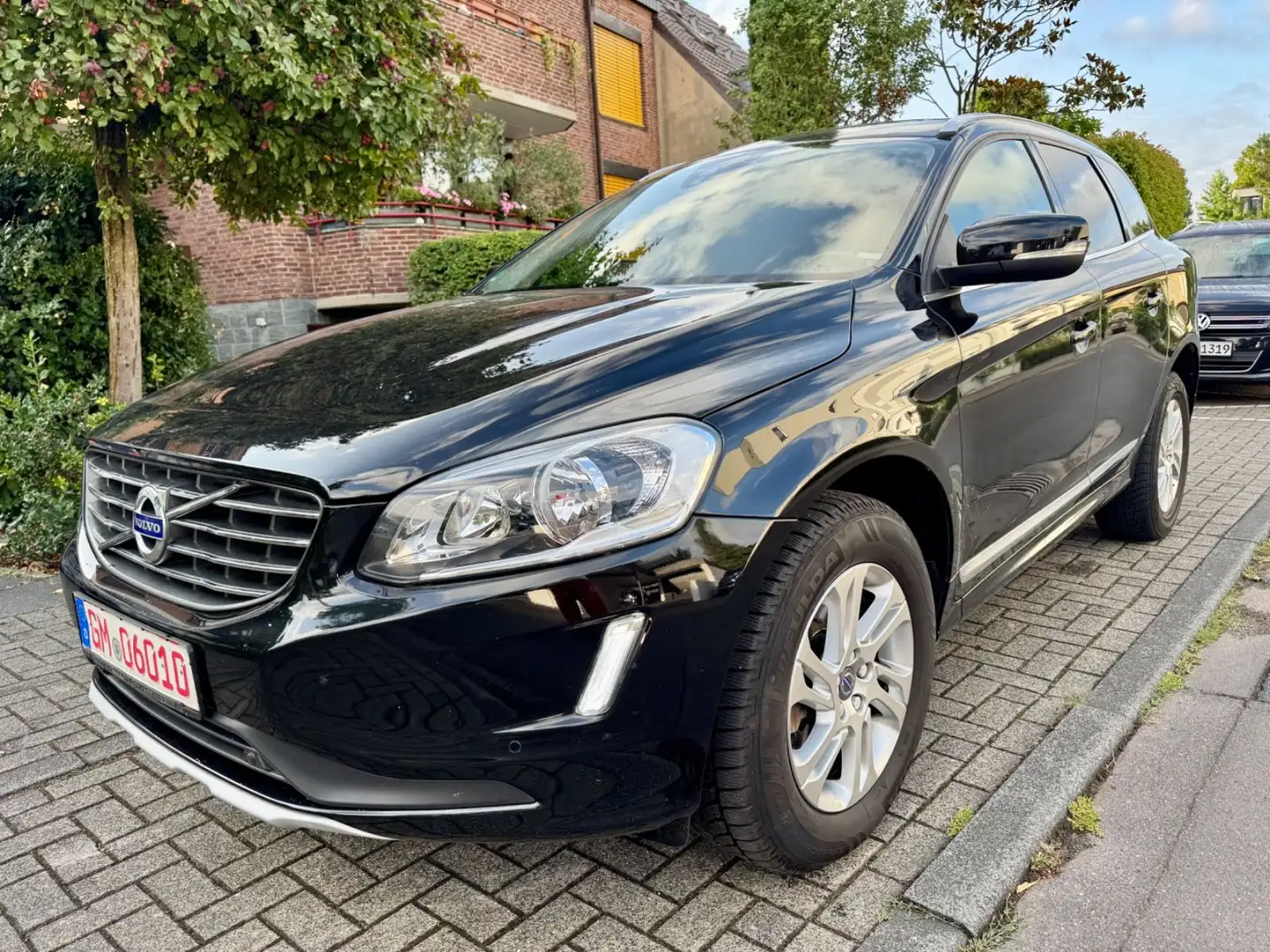 Volvo XC60 Aut.Summum AWDLederNaviBlisTopE-KlapeMemory Černá - 2