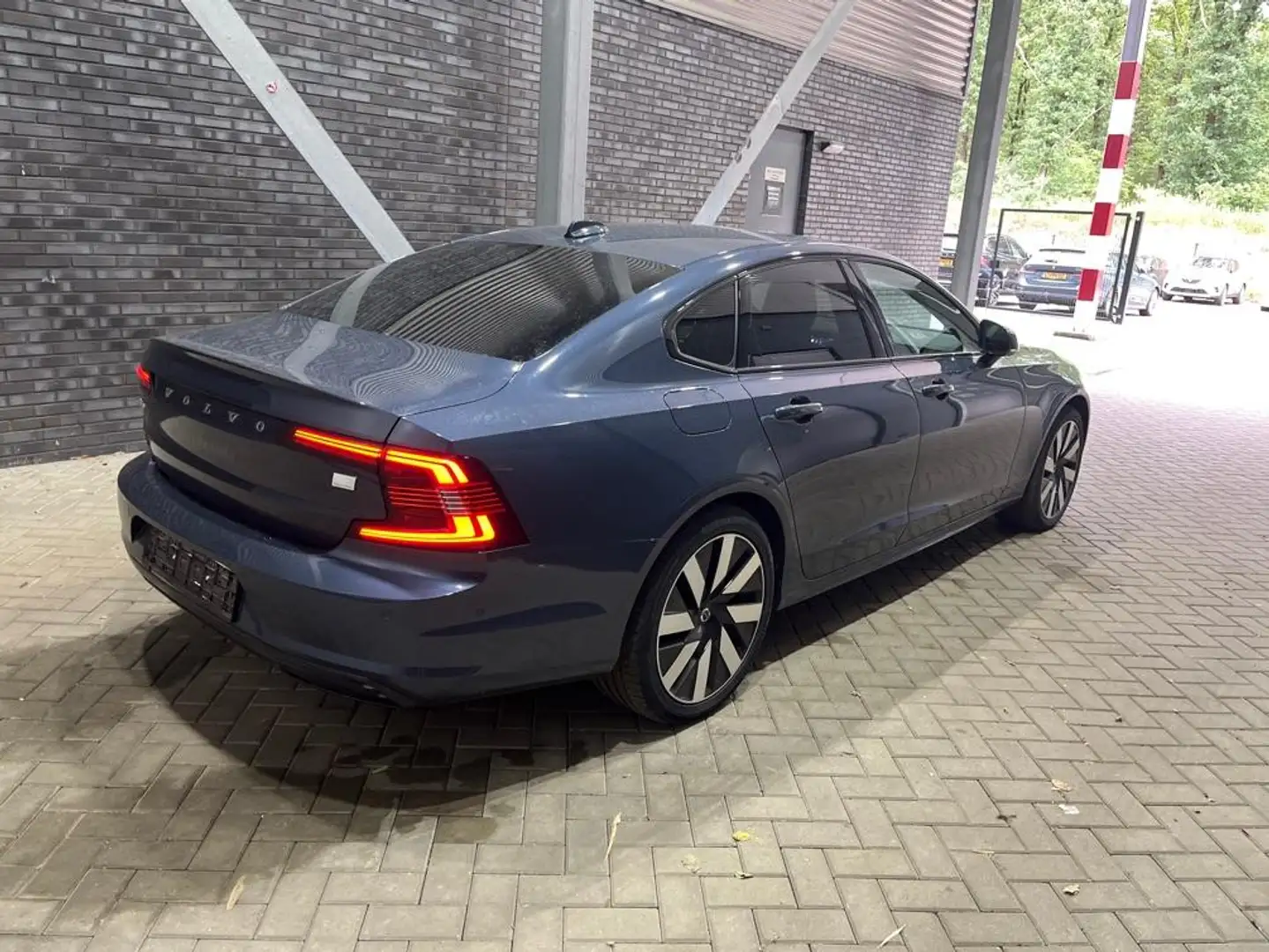 Volvo S90 T8 AWD Ultimate Dark | Head-Up | 360° Camera | Sch plava - 2