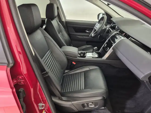 Land Rover Discovery Sport view 3